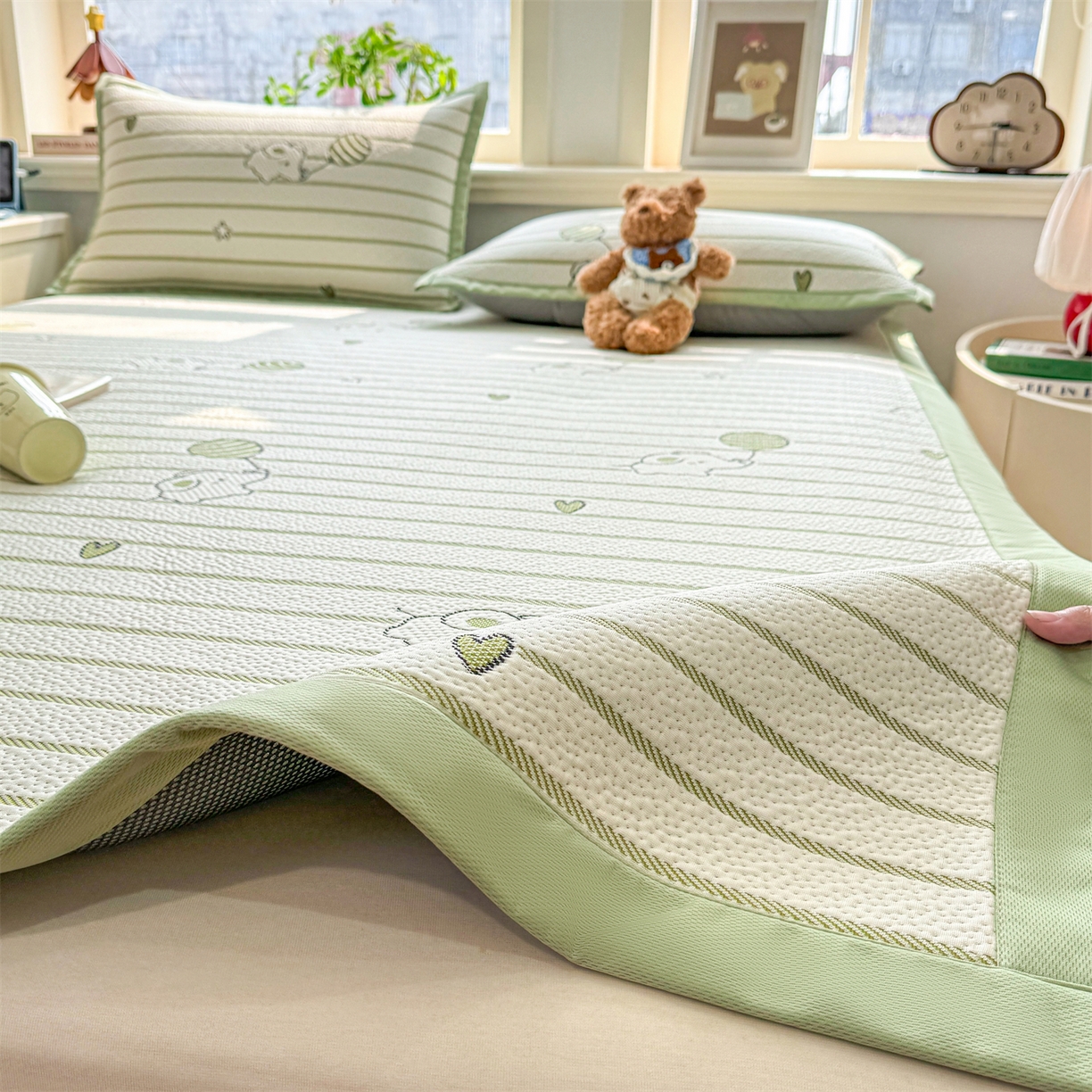 91家纺网 家纺一手货源 找家纺 源舍家纺 2026新款A类PE卡通凉席三件套小红书爆款可水洗空调软席凉感值超0.25-床笠 气球小象-绿啵啵床席款