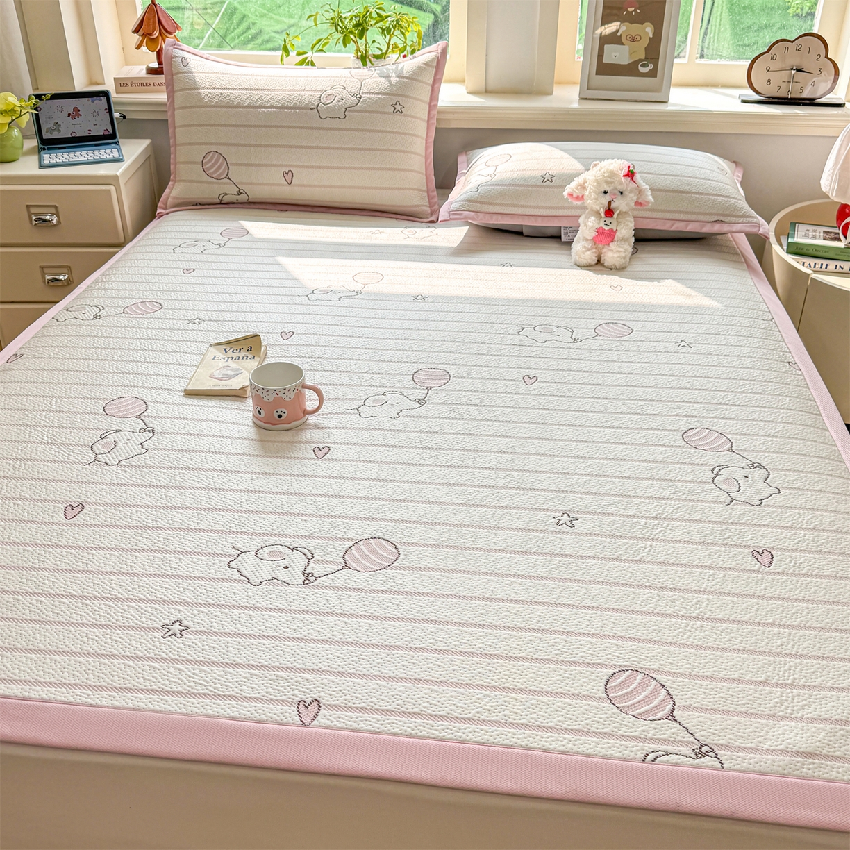 91家纺网 家纺一手货源 找家纺 源舍家纺 2026新款A类PE卡通凉席三件套小红书爆款可水洗空调软席凉感值超0.25-床笠 气球小象-粉啵啵床席款