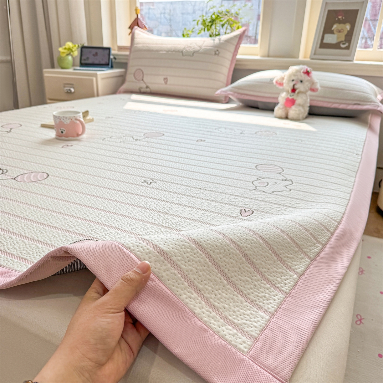 91家纺网 家纺一手货源 找家纺 源舍家纺 2026新款A类PE卡通凉席三件套小红书爆款可水洗空调软席凉感值超0.25-床笠 气球小象-粉啵啵床席款