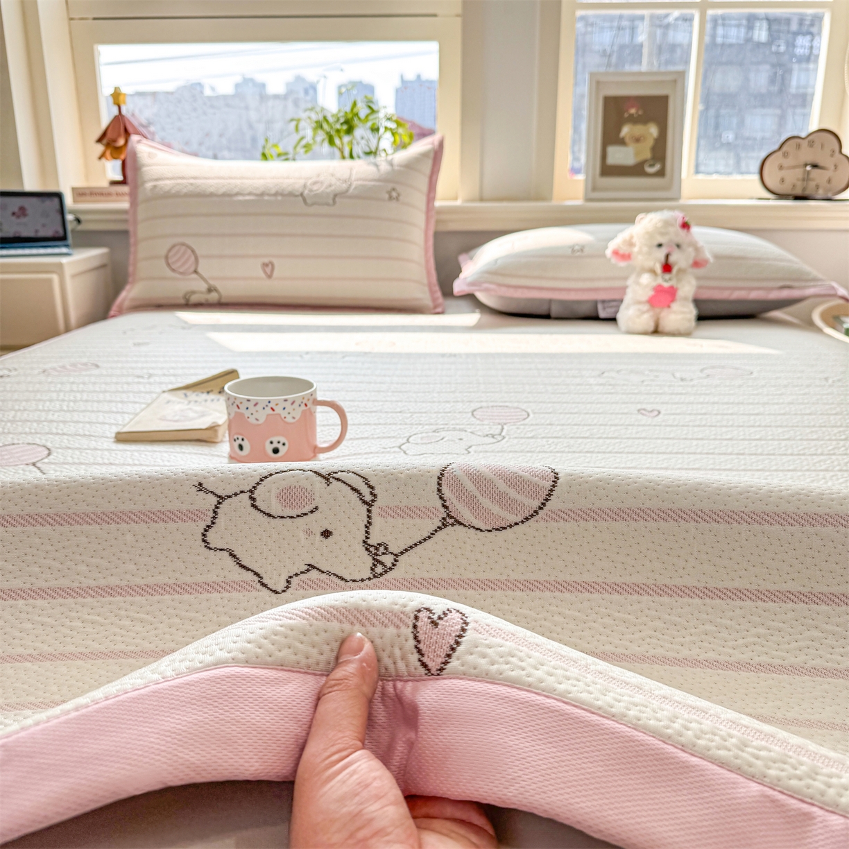 91家纺网 家纺一手货源 找家纺 源舍家纺 2026新款A类PE卡通凉席三件套小红书爆款可水洗空调软席凉感值超0.25-床笠 气球小象-粉啵啵床席款