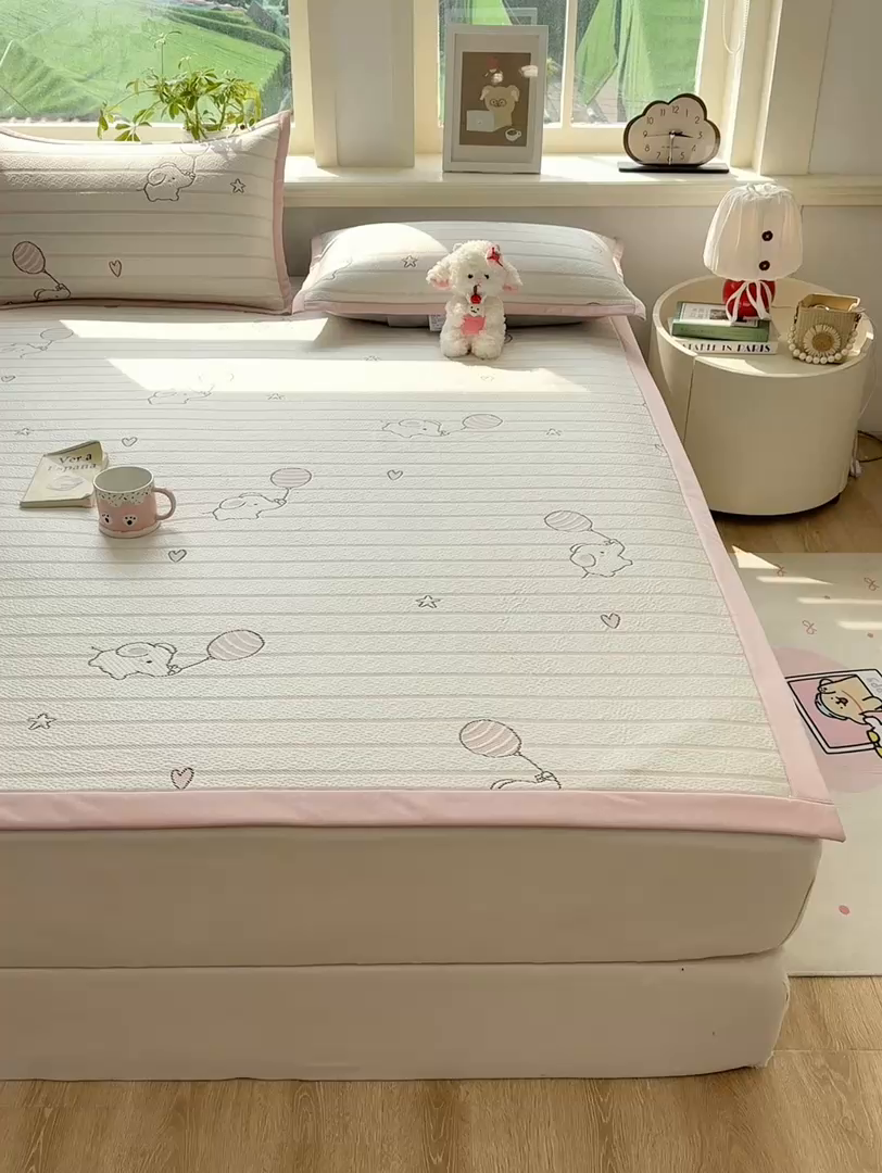 91家纺网 家纺一手货源 找家纺 源舍家纺 2026新款A类PE卡通凉席三件套小红书爆款可水洗空调软席凉感值超0.25-床笠 气球小象-粉啵啵床席款