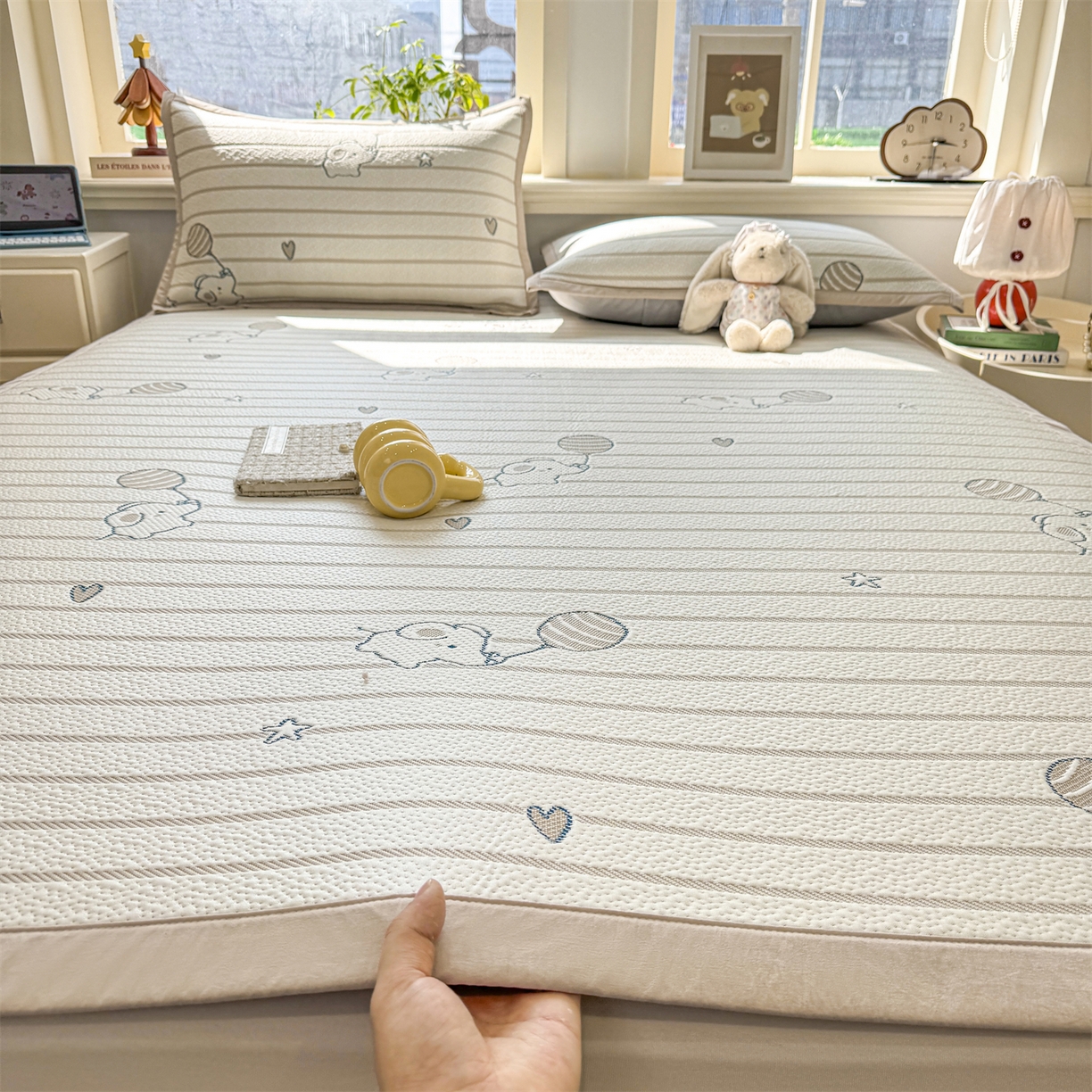 91家纺网 家纺一手货源 找家纺 源舍家纺 2026新款A类PE卡通凉席三件套小红书爆款可水洗空调软席凉感值超0.25-床笠 气球小象-咖啵啵床席款