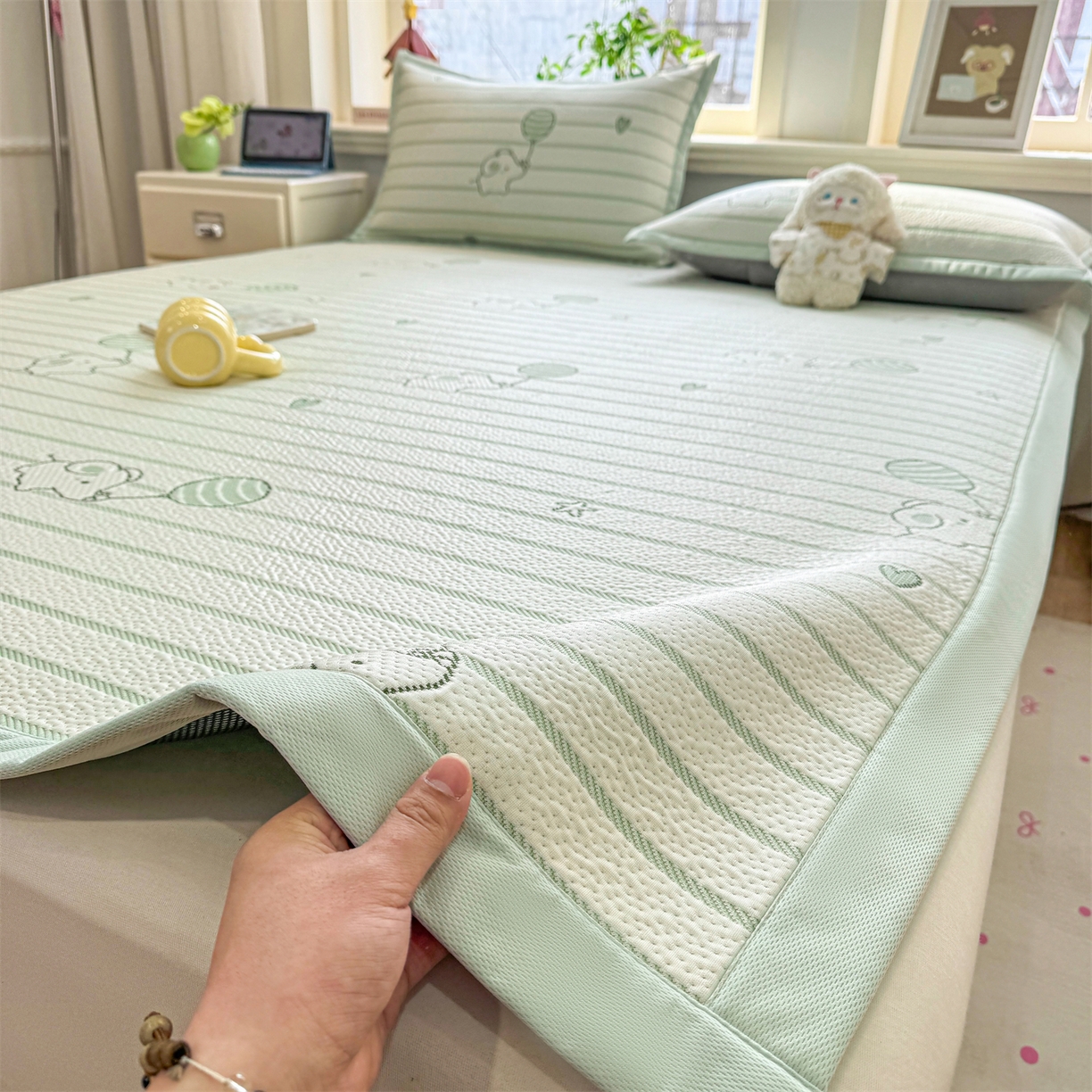 91家纺网 家纺一手货源 找家纺 源舍家纺 2026新款A类PE卡通凉席三件套小红书爆款可水洗空调软席凉感值超0.25-床笠 气球小象-青啵啵床席款