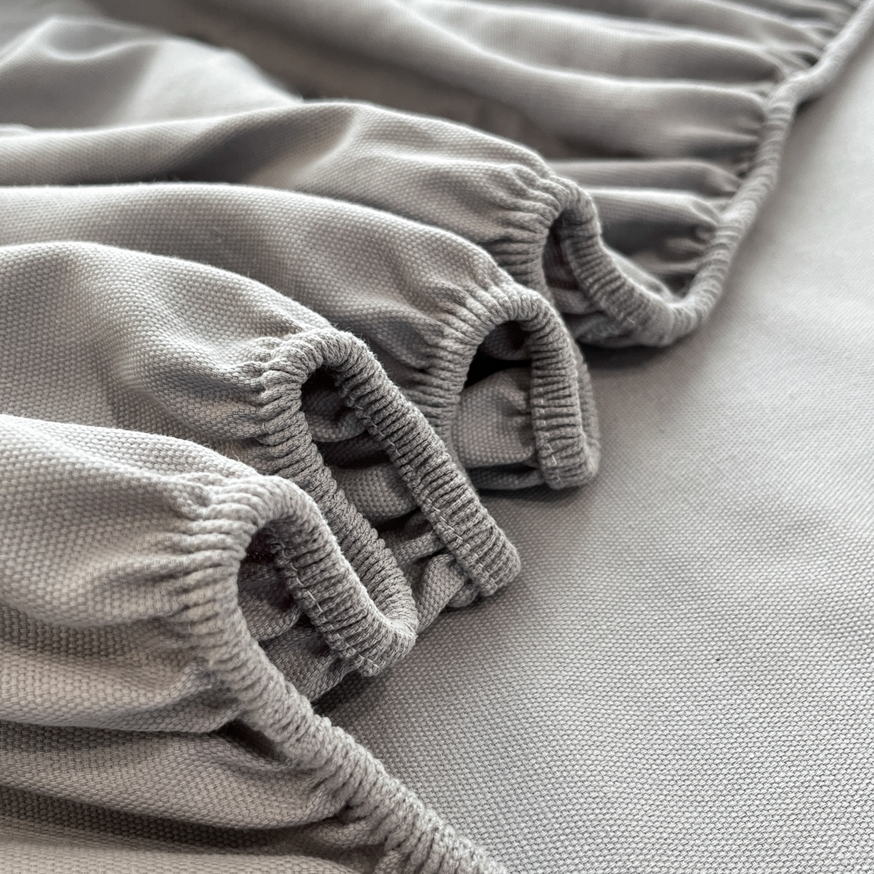 91家纺网 家纺一手货源 找家纺 其奥家纺 2026春夏新款纯棉全棉老粗布床笠纯色凉席 小马奔奔-灰