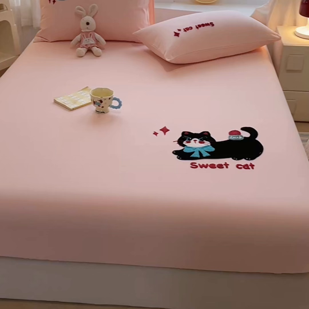 91家纺网 家纺一手货源 找家纺 其奥家纺 2026春夏新款纯棉全棉老粗布床笠纯色凉席 甜心小猫-粉
