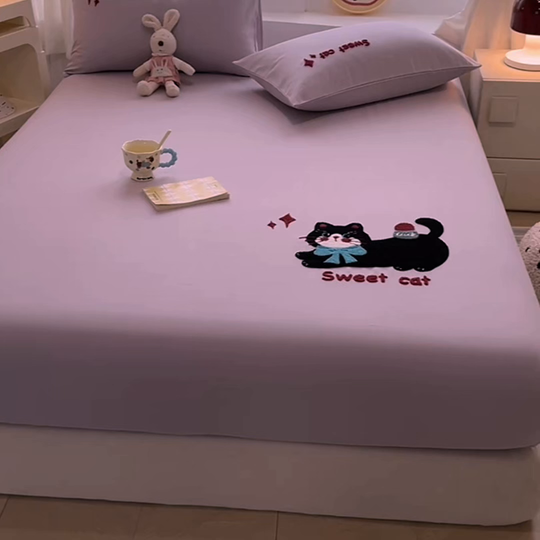 91家纺网 家纺一手货源 找家纺 其奥家纺 2026春夏新款纯棉全棉老粗布床笠纯色凉席 甜心小猫-紫