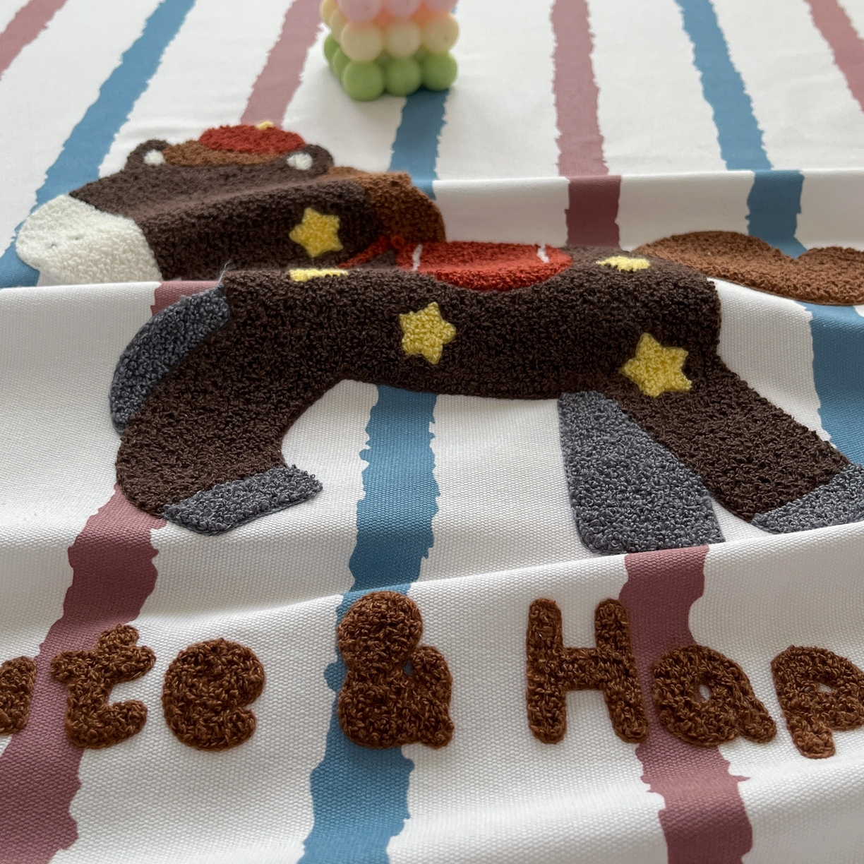 91家纺网 家纺一手货源 找家纺 其奥家纺 2026春夏新款纯棉全棉老粗布床笠印花凉席 小马奔奔-条纹