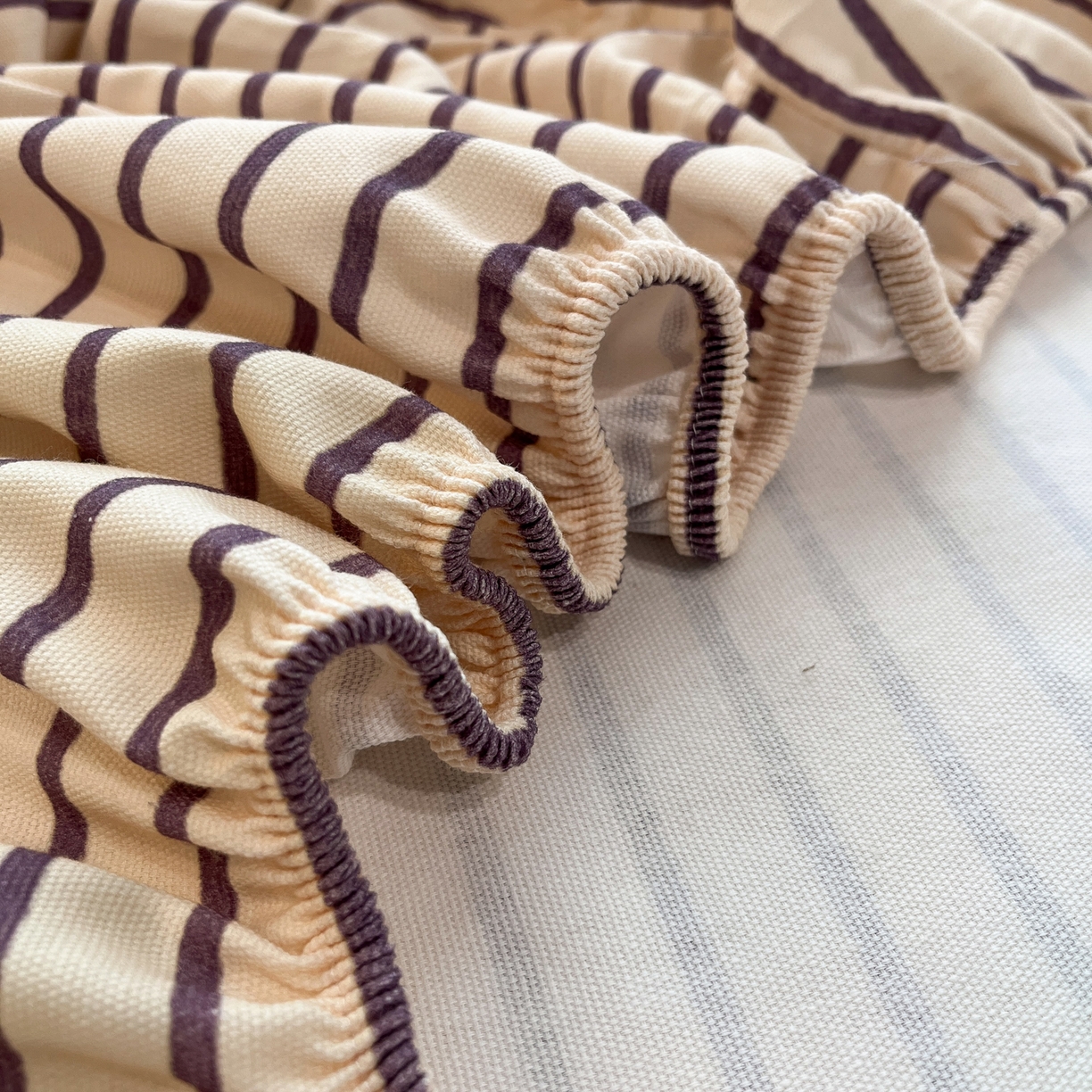 91家纺网 家纺一手货源 找家纺 其奥家纺 2026春夏新款纯棉全棉老粗布床笠印花凉席 奇迹熊-细条