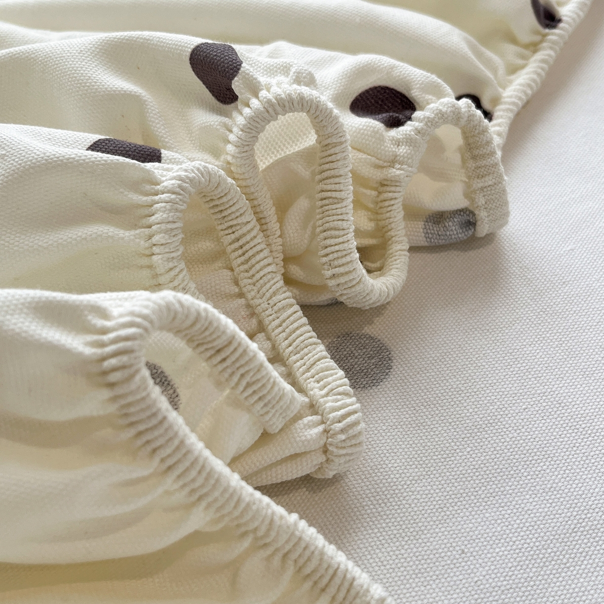 91家纺网 家纺一手货源 找家纺 其奥家纺 2026春夏新款纯棉全棉老粗布床笠印花凉席 欢乐狗-黑白点