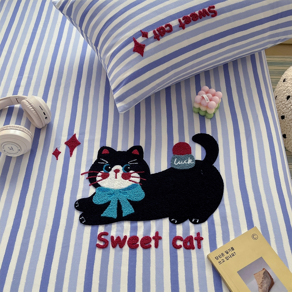 91家纺网 家纺一手货源 找家纺 其奥家纺 2026春夏新款纯棉全棉老粗布床笠印花凉席 甜心小猫-蓝条