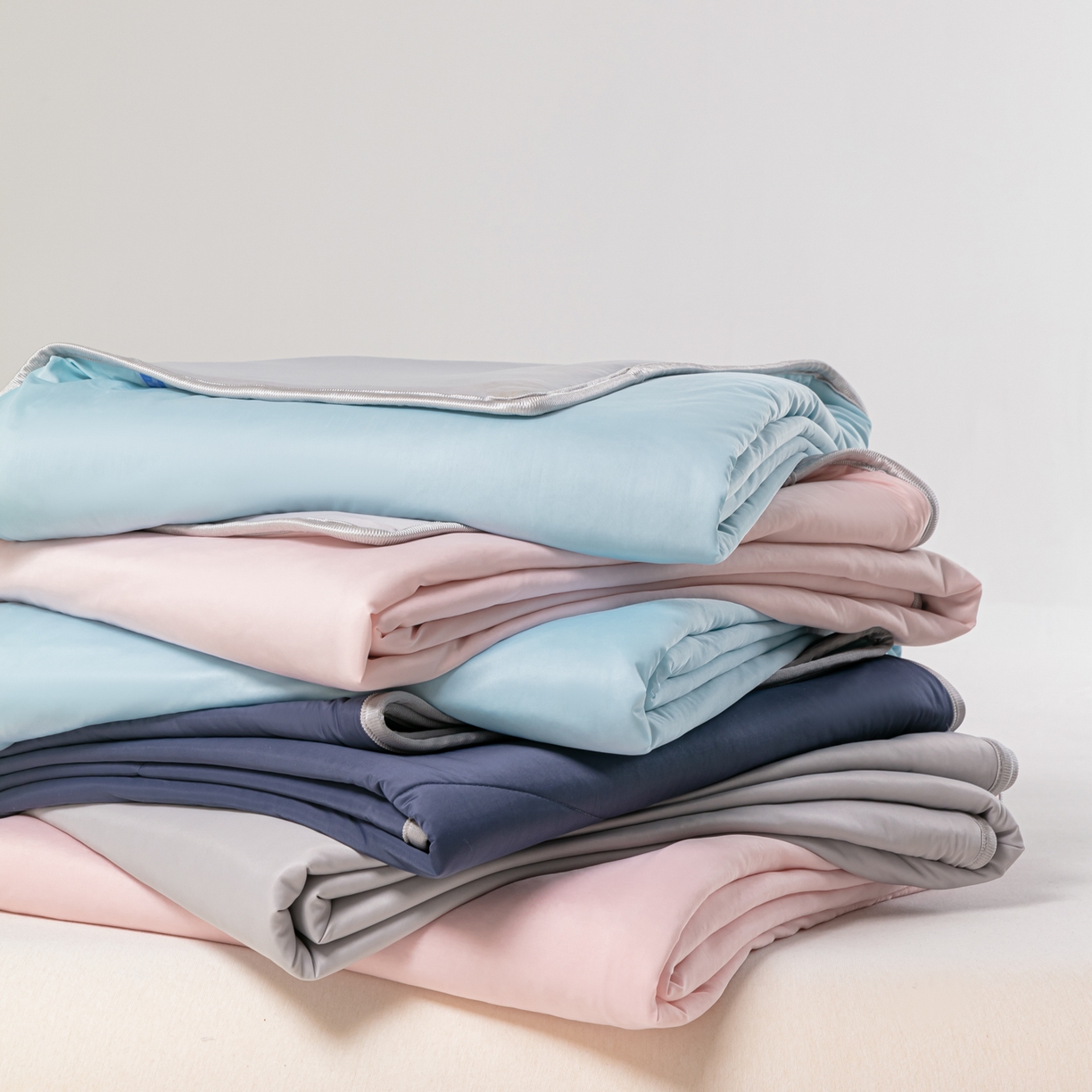 91家纺网 家纺一手货源 找家纺 （总）小老弟 2026新款凉感纯色双拼色夏被被子被芯