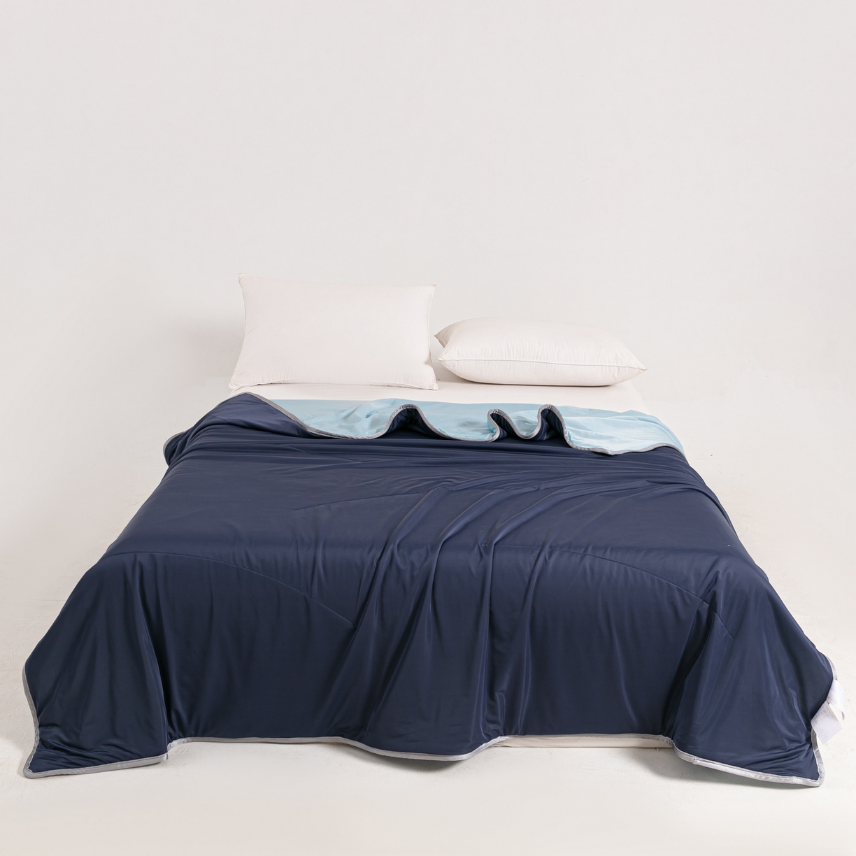 91家纺网 家纺一手货源 找家纺 小老弟 2026新款凉感纯色双拼色夏被被子被芯 双拼藏青蓝