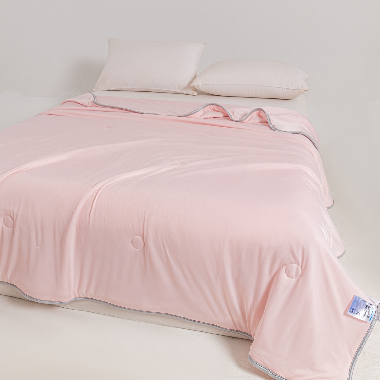 91家纺网 家纺一手货源 找家纺 小老弟 2026新款凉感纯色双拼色夏被被子被芯 双面粉