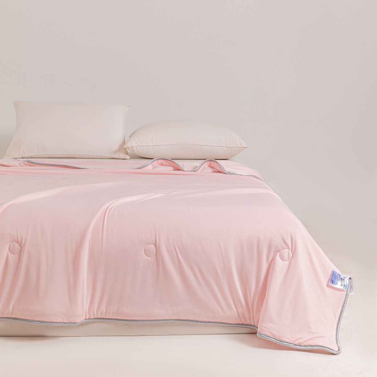 91家纺网 家纺一手货源 找家纺 小老弟 2026新款凉感纯色双拼色夏被被子被芯 双面粉