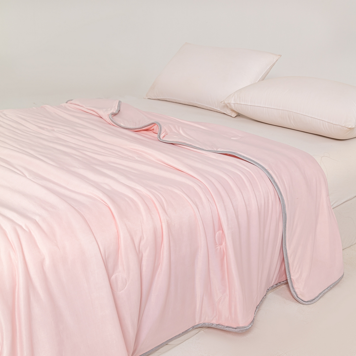 91家纺网 家纺一手货源 找家纺 小老弟 2026新款凉感纯色双拼色夏被被子被芯 双面粉