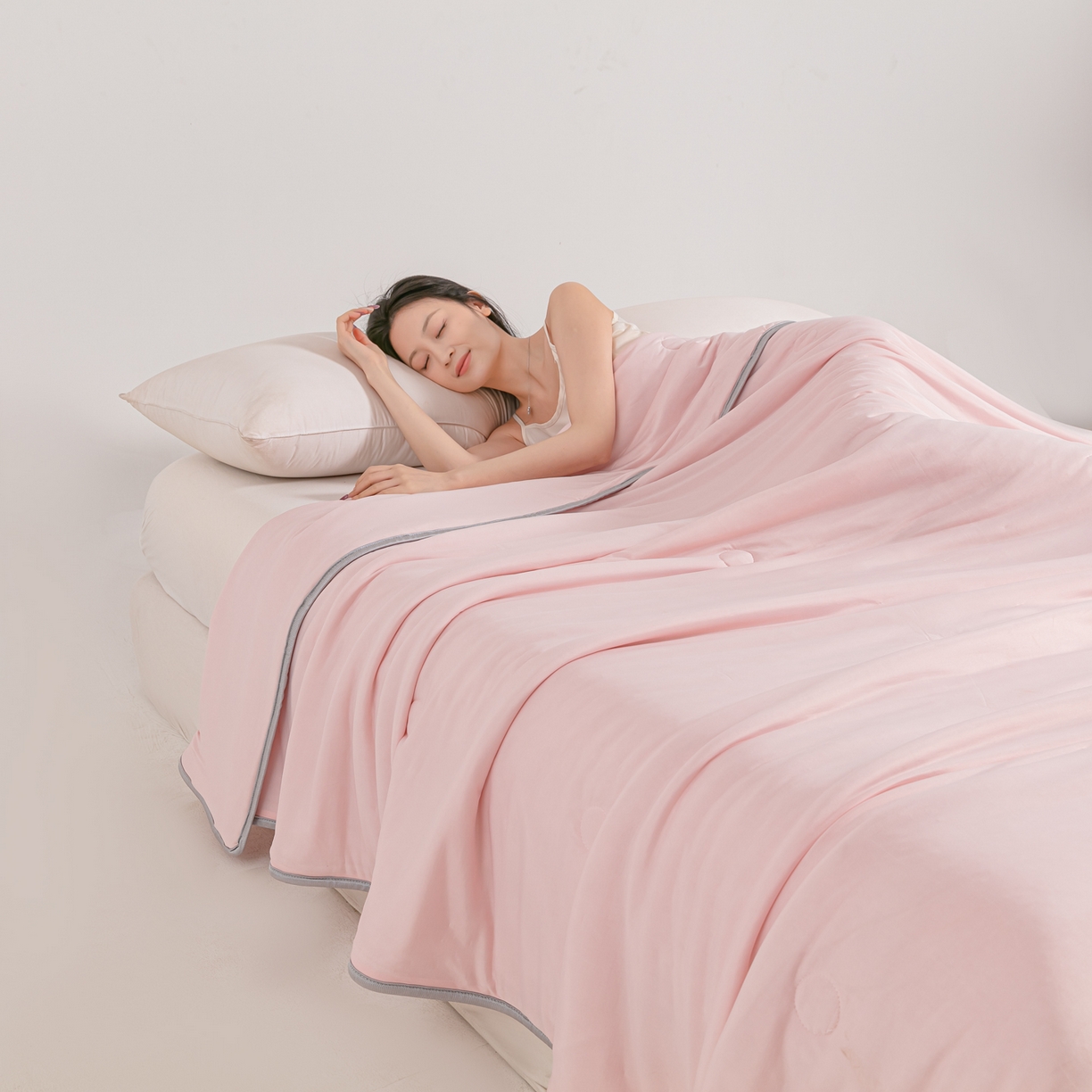 91家纺网 家纺一手货源 找家纺 小老弟 2026新款凉感纯色双拼色夏被被子被芯 双面粉