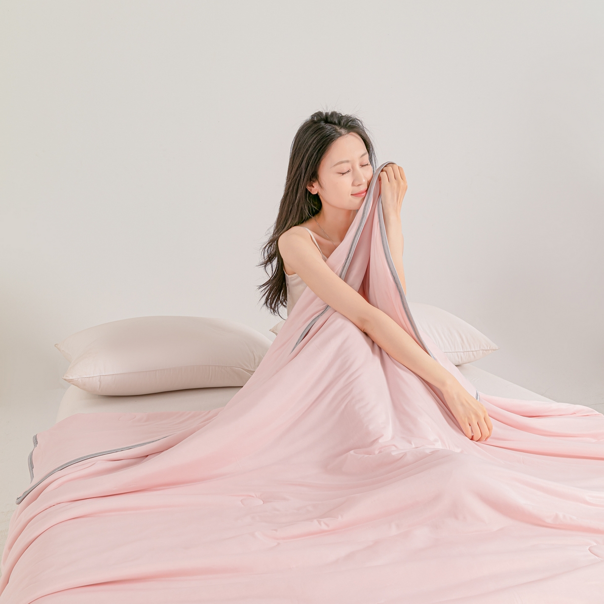 91家纺网 家纺一手货源 找家纺 小老弟 2026新款凉感纯色双拼色夏被被子被芯 双面粉