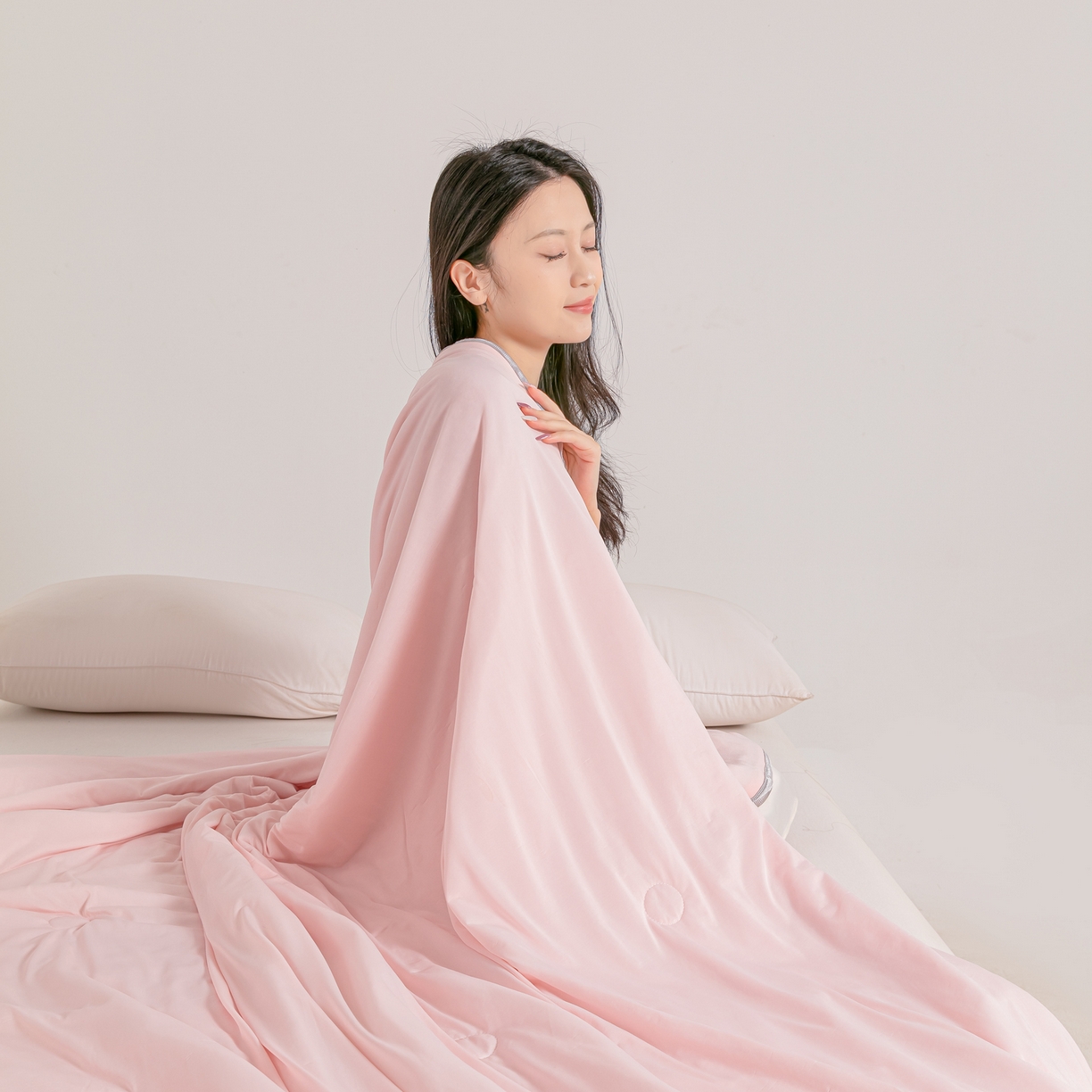 91家纺网 家纺一手货源 找家纺 小老弟 2026新款凉感纯色双拼色夏被被子被芯 双面粉