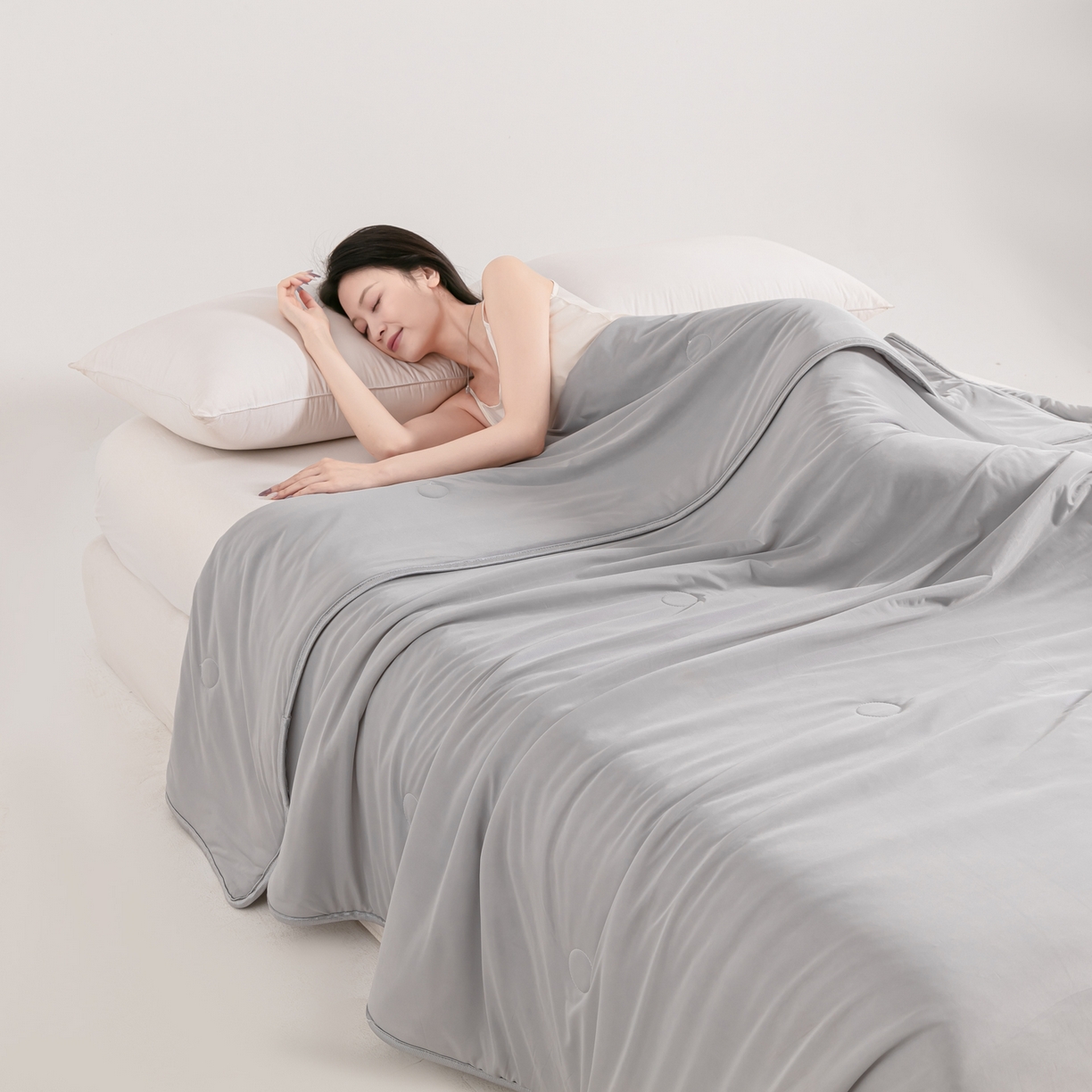 91家纺网 家纺一手货源 找家纺 小老弟 2026新款凉感纯色双拼色夏被被子被芯 双面灰