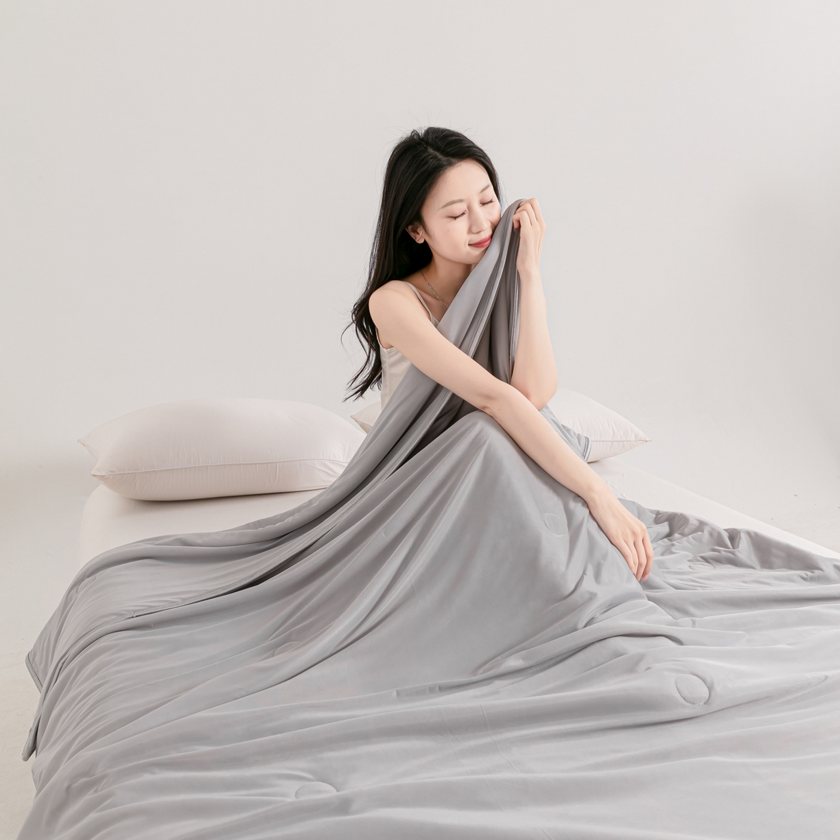 91家纺网 家纺一手货源 找家纺 小老弟 2026新款凉感纯色双拼色夏被被子被芯 双面灰