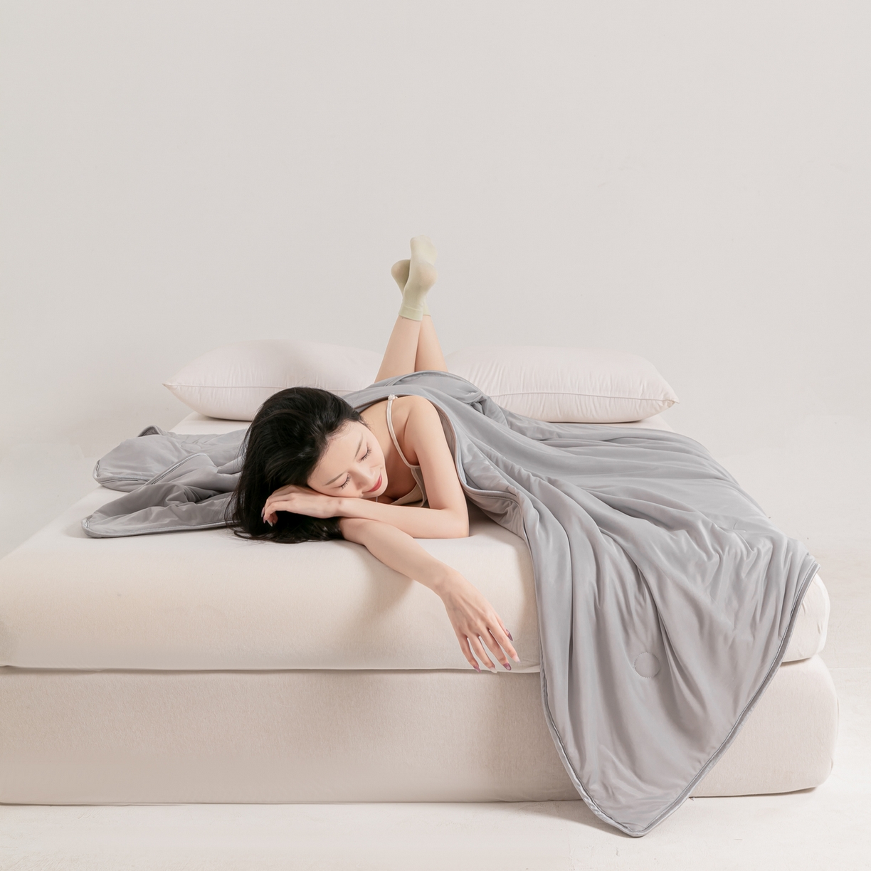 91家纺网 家纺一手货源 找家纺 小老弟 2026新款凉感纯色双拼色夏被被子被芯 双面灰