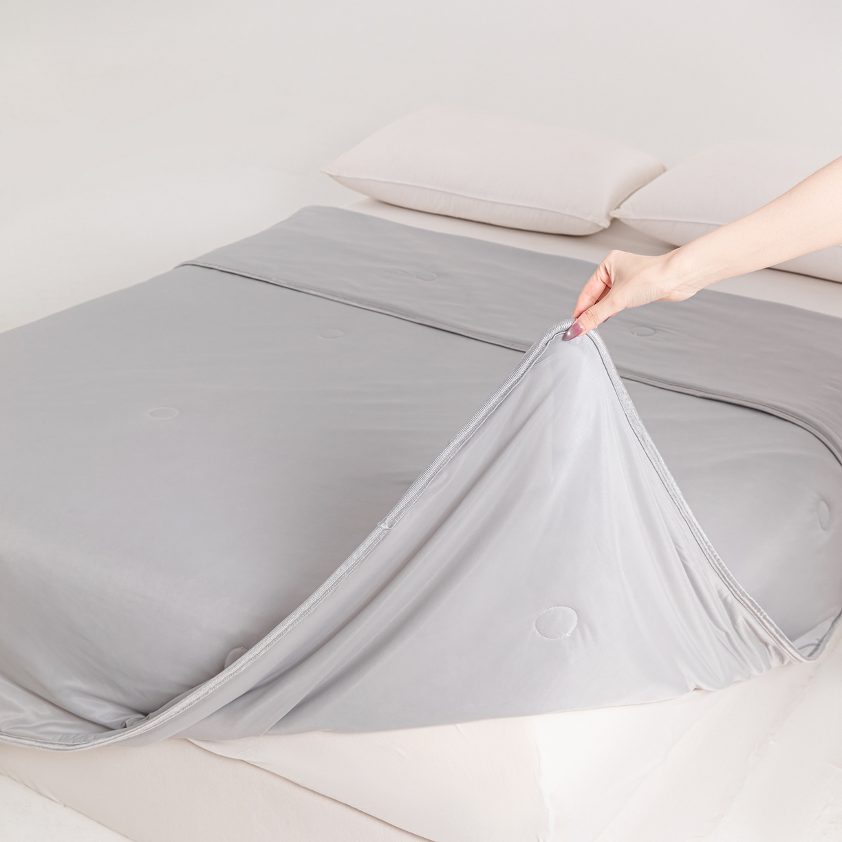 91家纺网 家纺一手货源 找家纺 小老弟 2026新款凉感纯色双拼色夏被被子被芯 双面灰