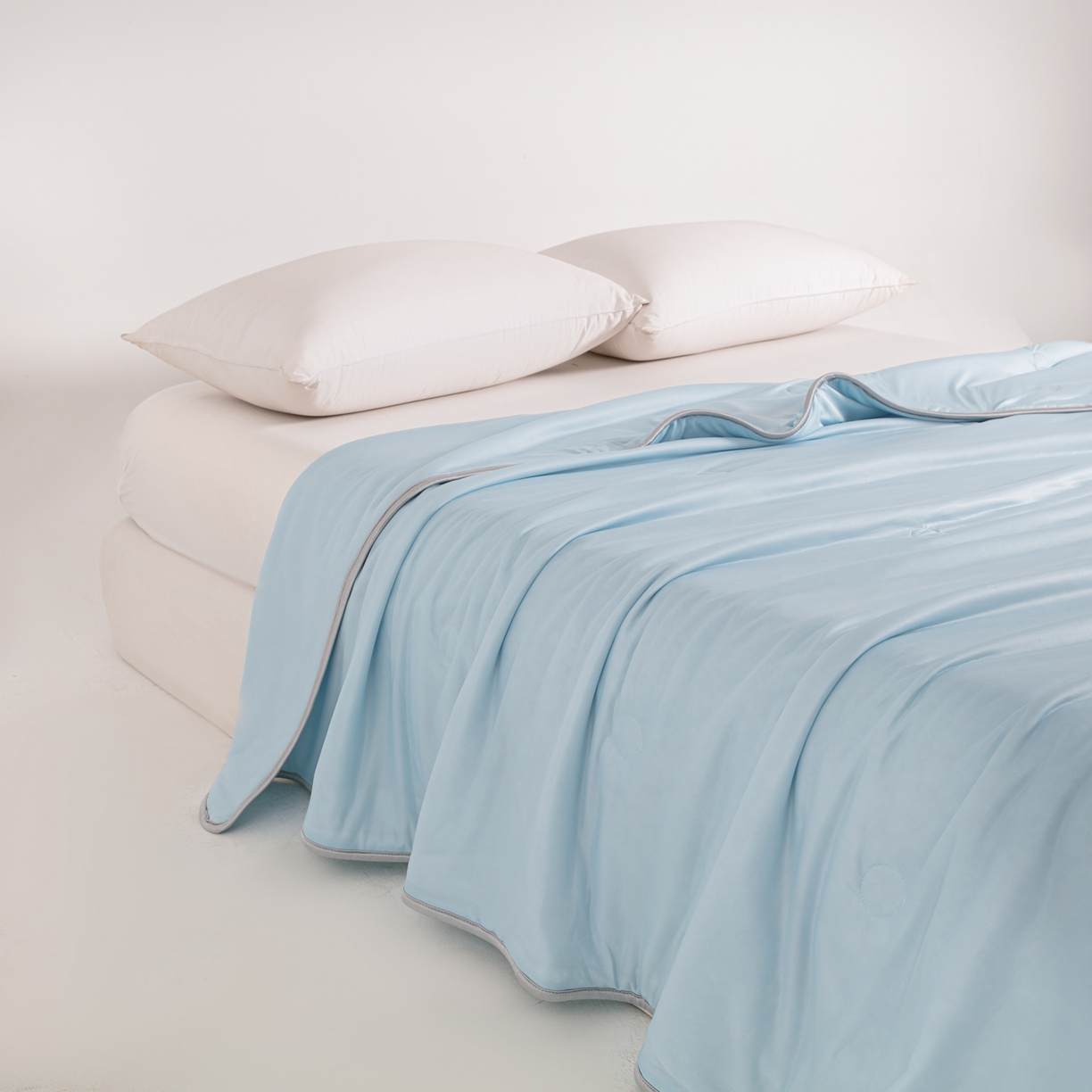 91家纺网 家纺一手货源 找家纺 小老弟 2026新款凉感纯色双拼色夏被被子被芯 双面蓝