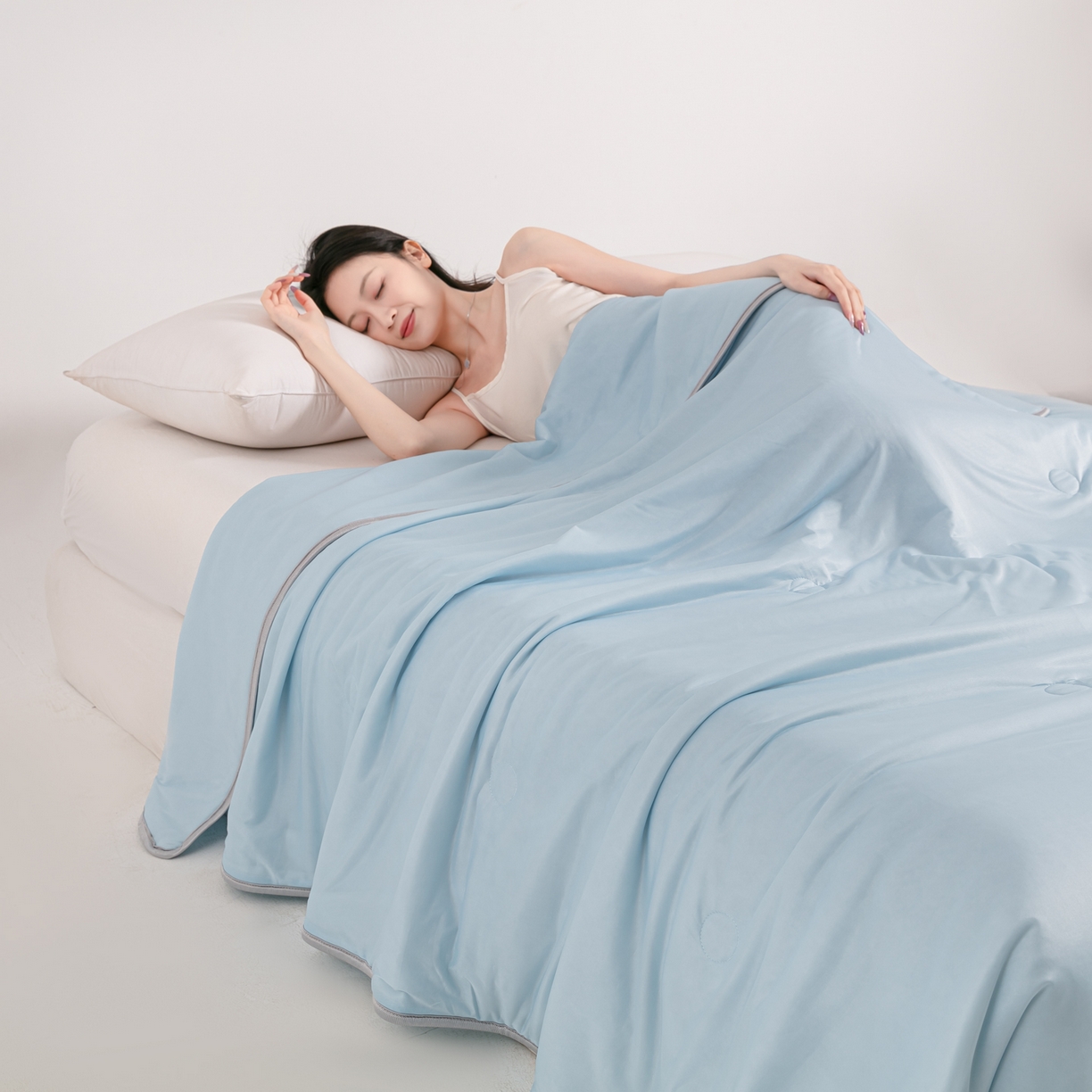 91家纺网 家纺一手货源 找家纺 小老弟 2026新款凉感纯色双拼色夏被被子被芯 双面蓝