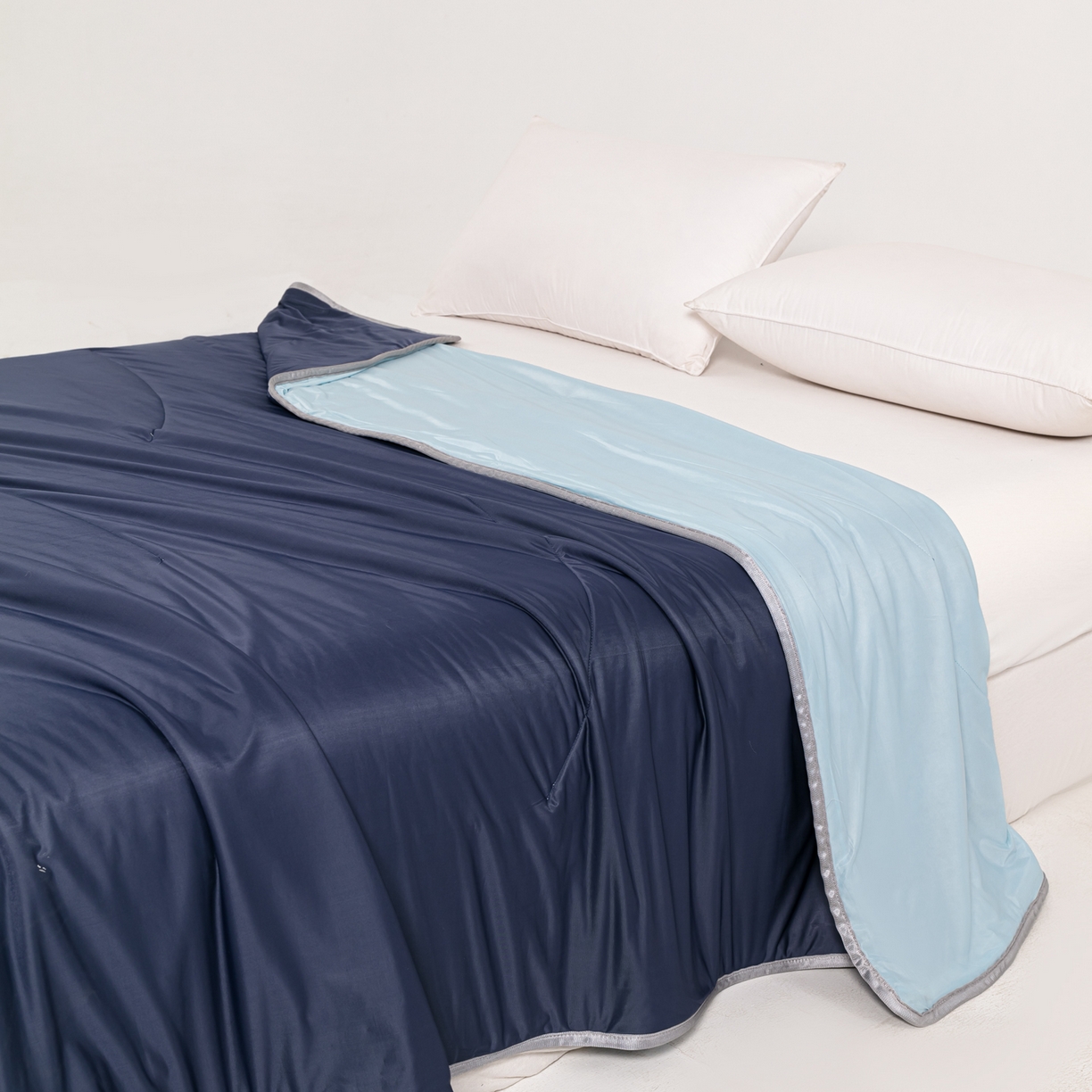 91家纺网 家纺一手货源 找家纺 小老弟 2026新款凉感纯色双拼色夏被被子被芯 双拼藏青蓝