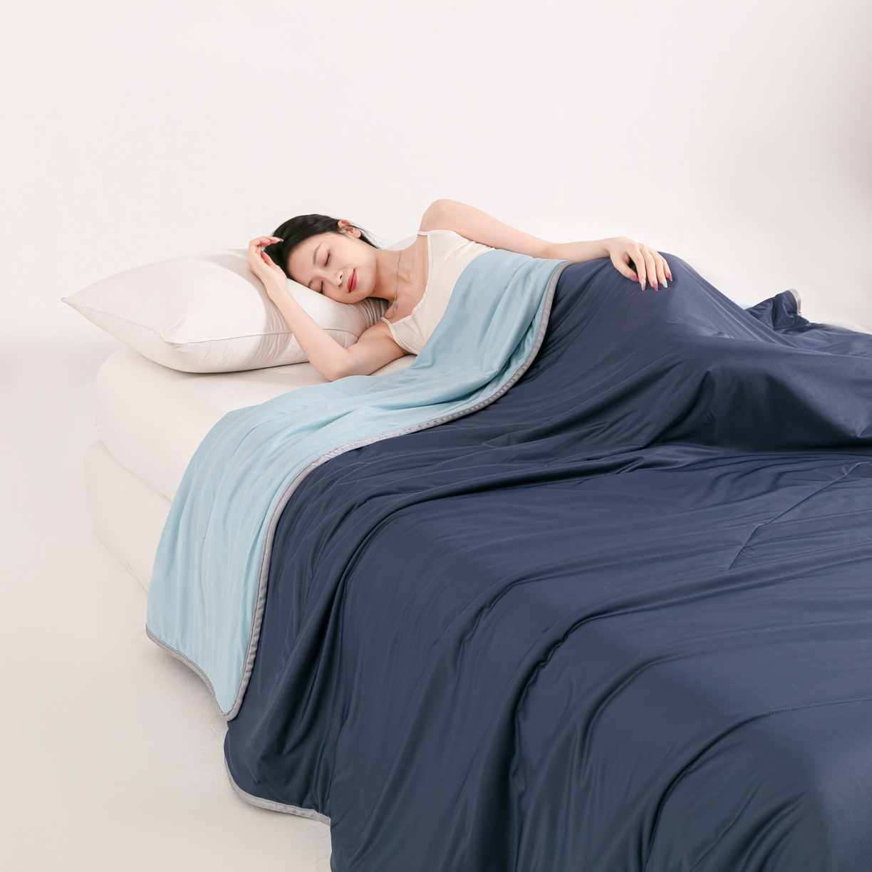 91家纺网 家纺一手货源 找家纺 小老弟 2026新款凉感纯色双拼色夏被被子被芯 双拼藏青蓝