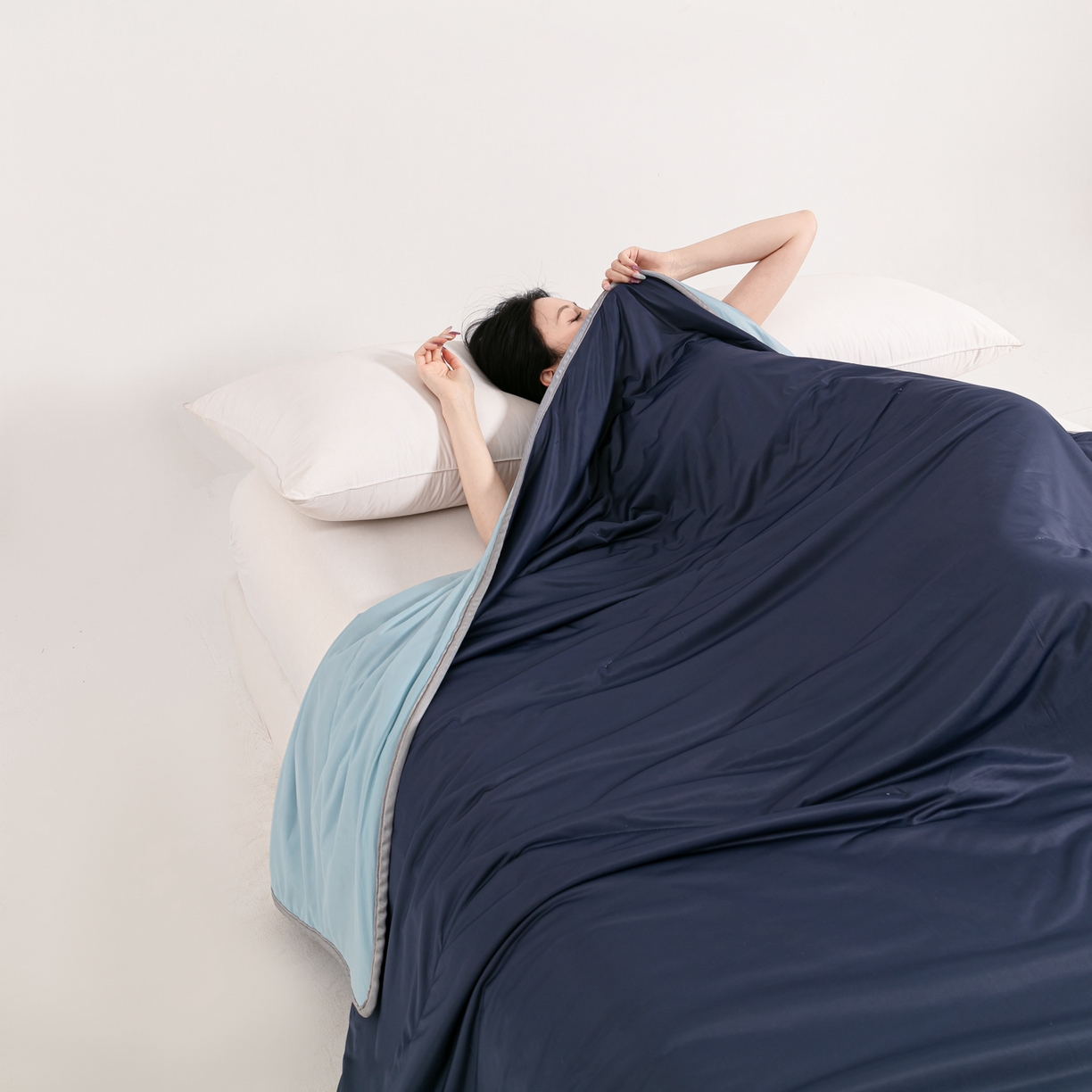 91家纺网 家纺一手货源 找家纺 小老弟 2026新款凉感纯色双拼色夏被被子被芯 双拼藏青蓝