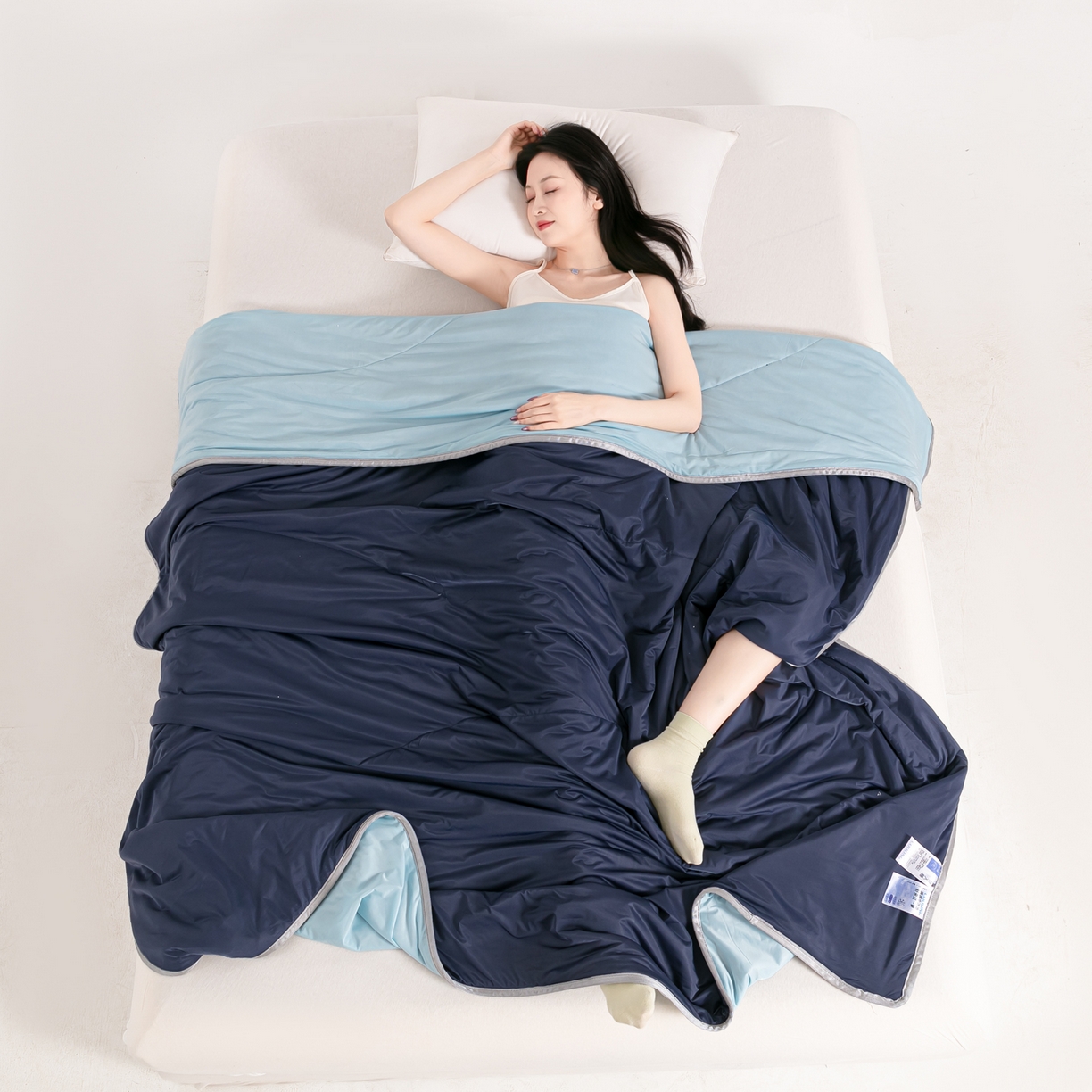 91家纺网 家纺一手货源 找家纺 小老弟 2026新款凉感纯色双拼色夏被被子被芯 双拼藏青蓝