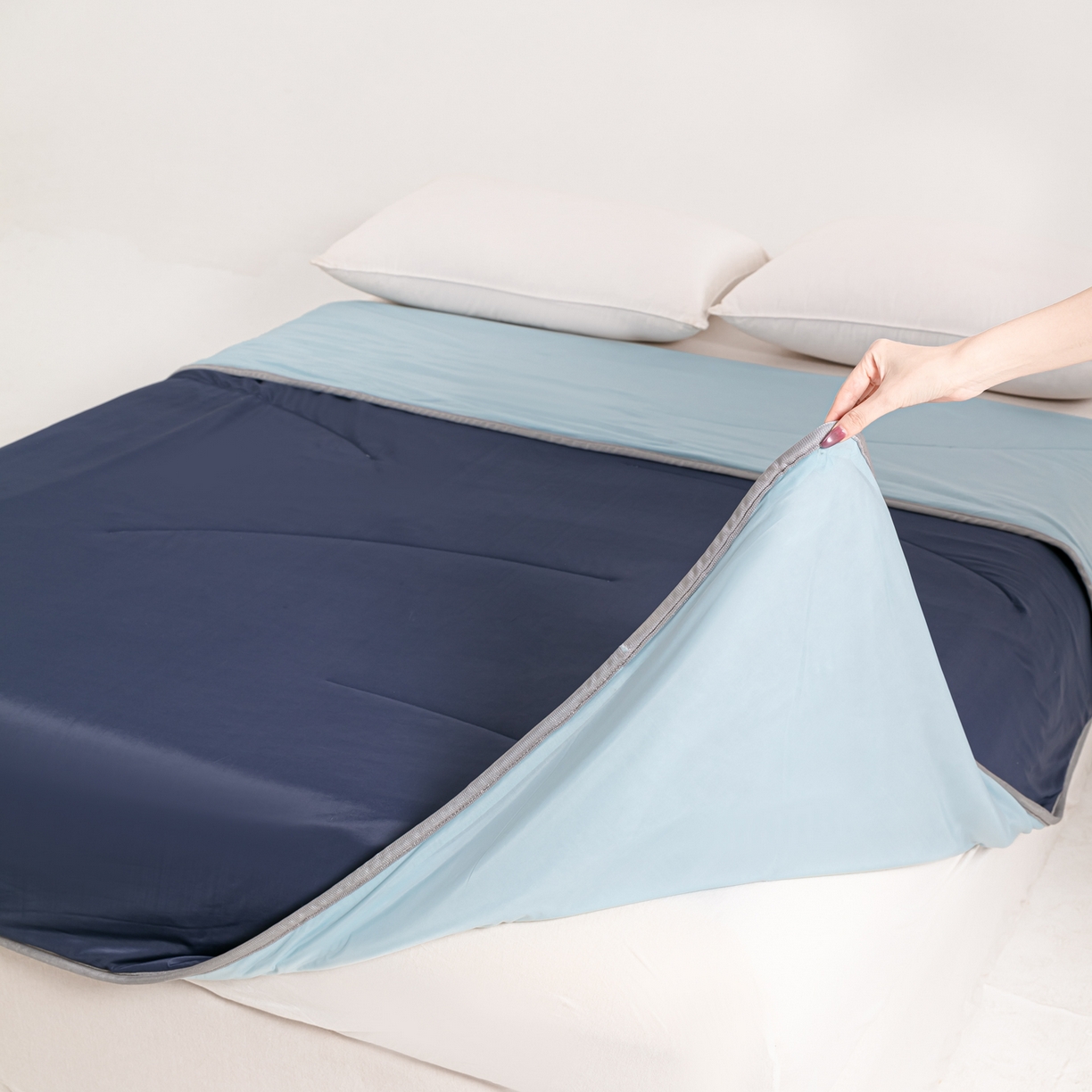 91家纺网 家纺一手货源 找家纺 小老弟 2026新款凉感纯色双拼色夏被被子被芯 双拼藏青蓝