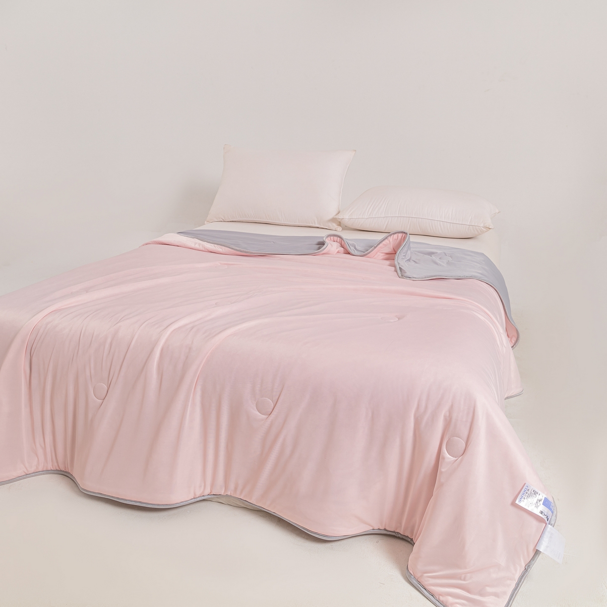 91家纺网 家纺一手货源 找家纺 小老弟 2026新款凉感纯色双拼色夏被被子被芯 双拼粉灰