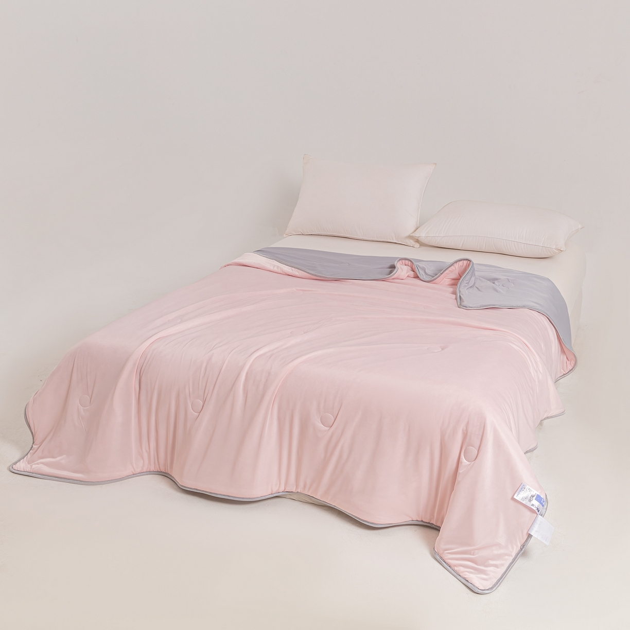 91家纺网 家纺一手货源 找家纺 小老弟 2026新款凉感纯色双拼色夏被被子被芯 双拼粉灰