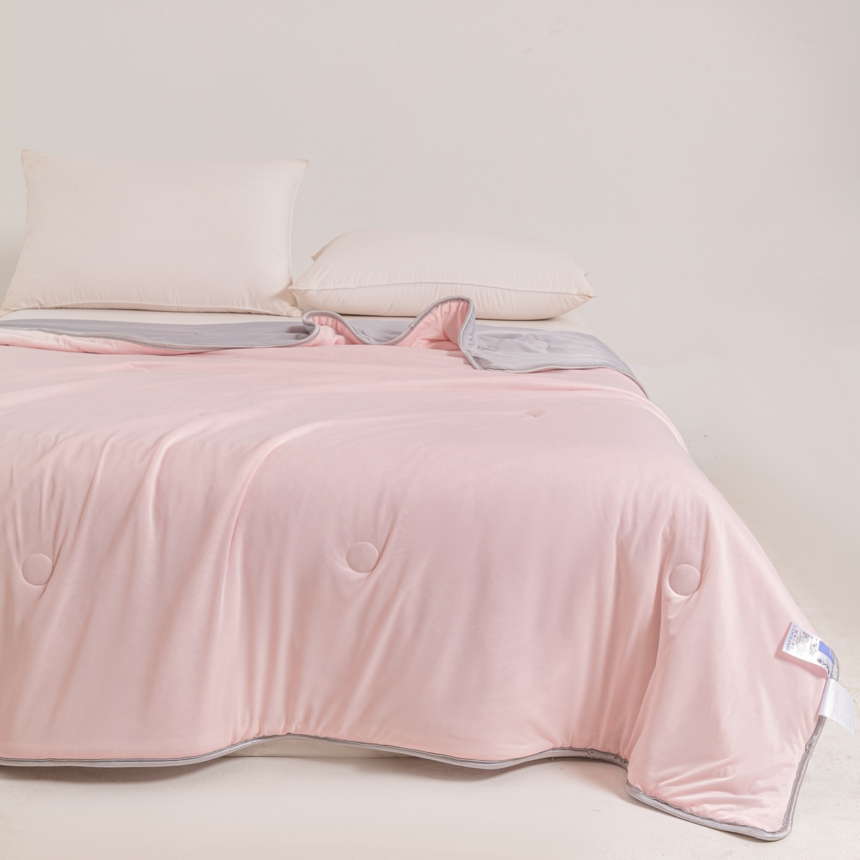 91家纺网 家纺一手货源 找家纺 小老弟 2026新款凉感纯色双拼色夏被被子被芯 双拼粉灰