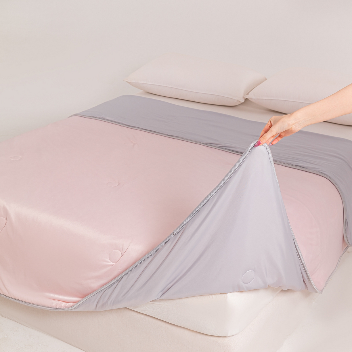 91家纺网 家纺一手货源 找家纺 小老弟 2026新款凉感纯色双拼色夏被被子被芯 双拼粉灰