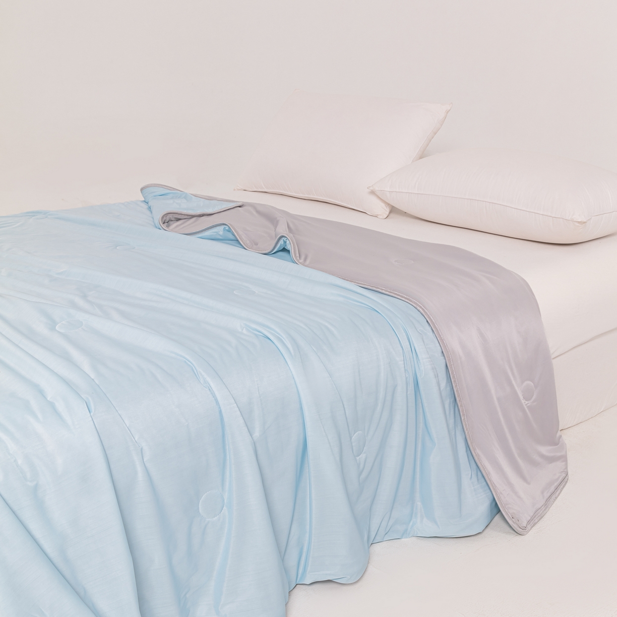 91家纺网 家纺一手货源 找家纺 小老弟 2026新款凉感纯色双拼色夏被被子被芯 双拼蓝灰