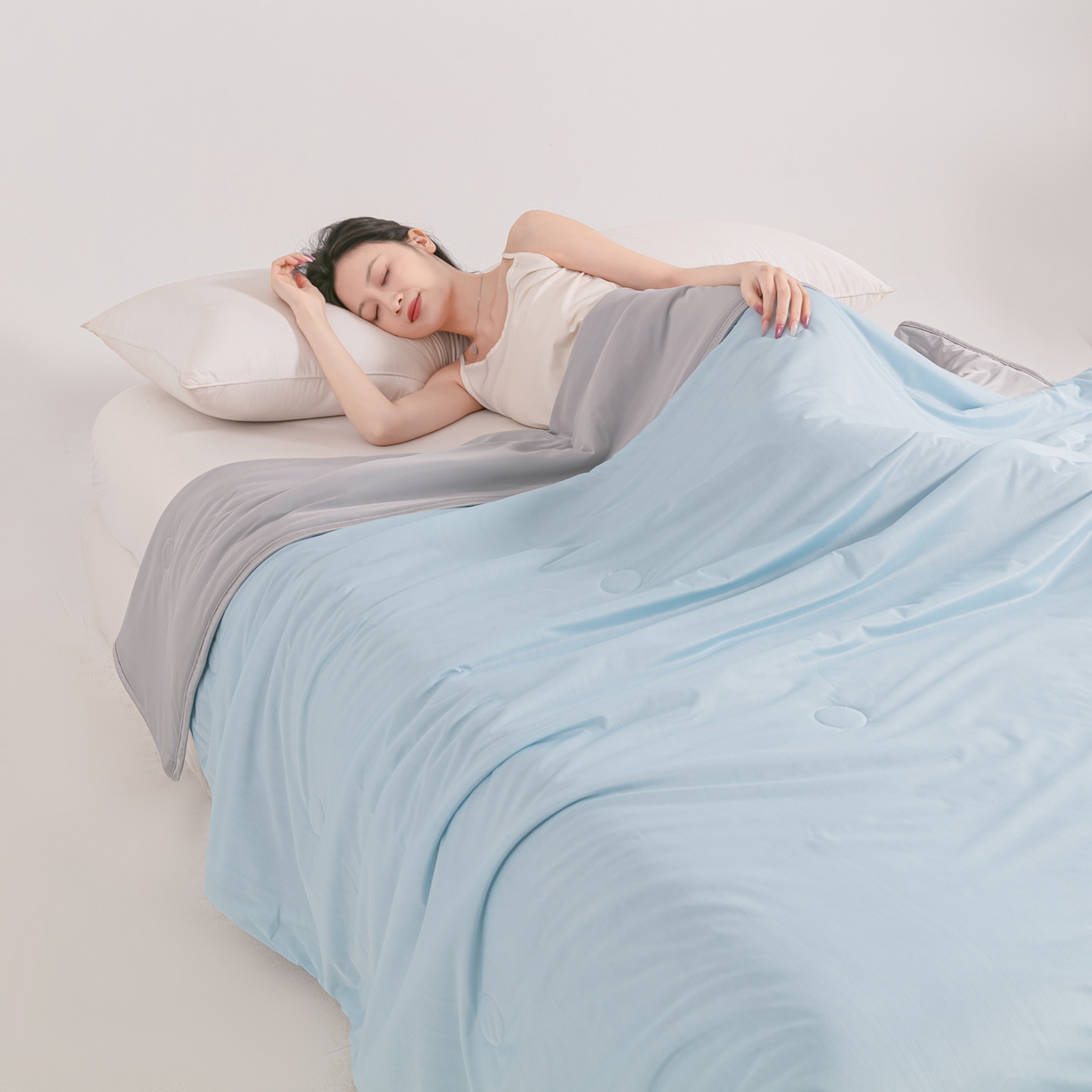 91家纺网 家纺一手货源 找家纺 小老弟 2026新款凉感纯色双拼色夏被被子被芯 双拼蓝灰