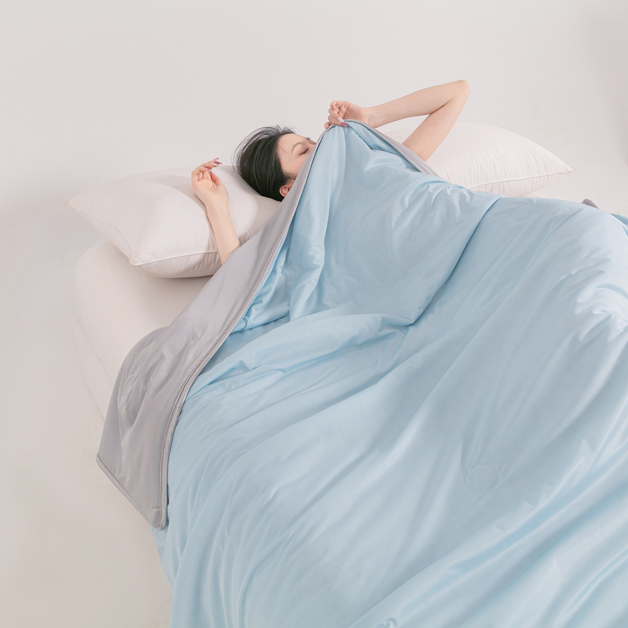 91家纺网 家纺一手货源 找家纺 小老弟 2026新款凉感纯色双拼色夏被被子被芯 双拼蓝灰