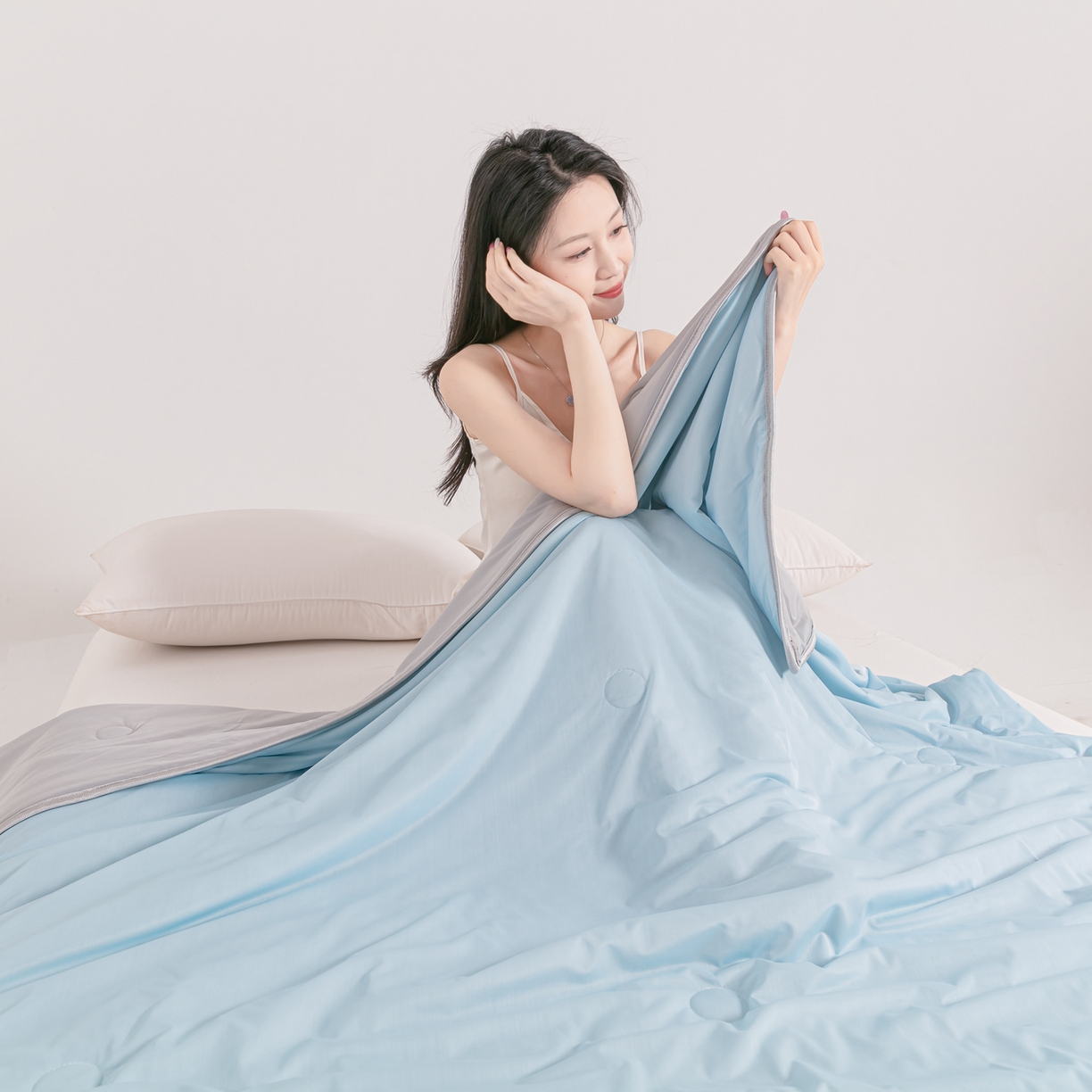 91家纺网 家纺一手货源 找家纺 小老弟 2026新款凉感纯色双拼色夏被被子被芯 双拼蓝灰