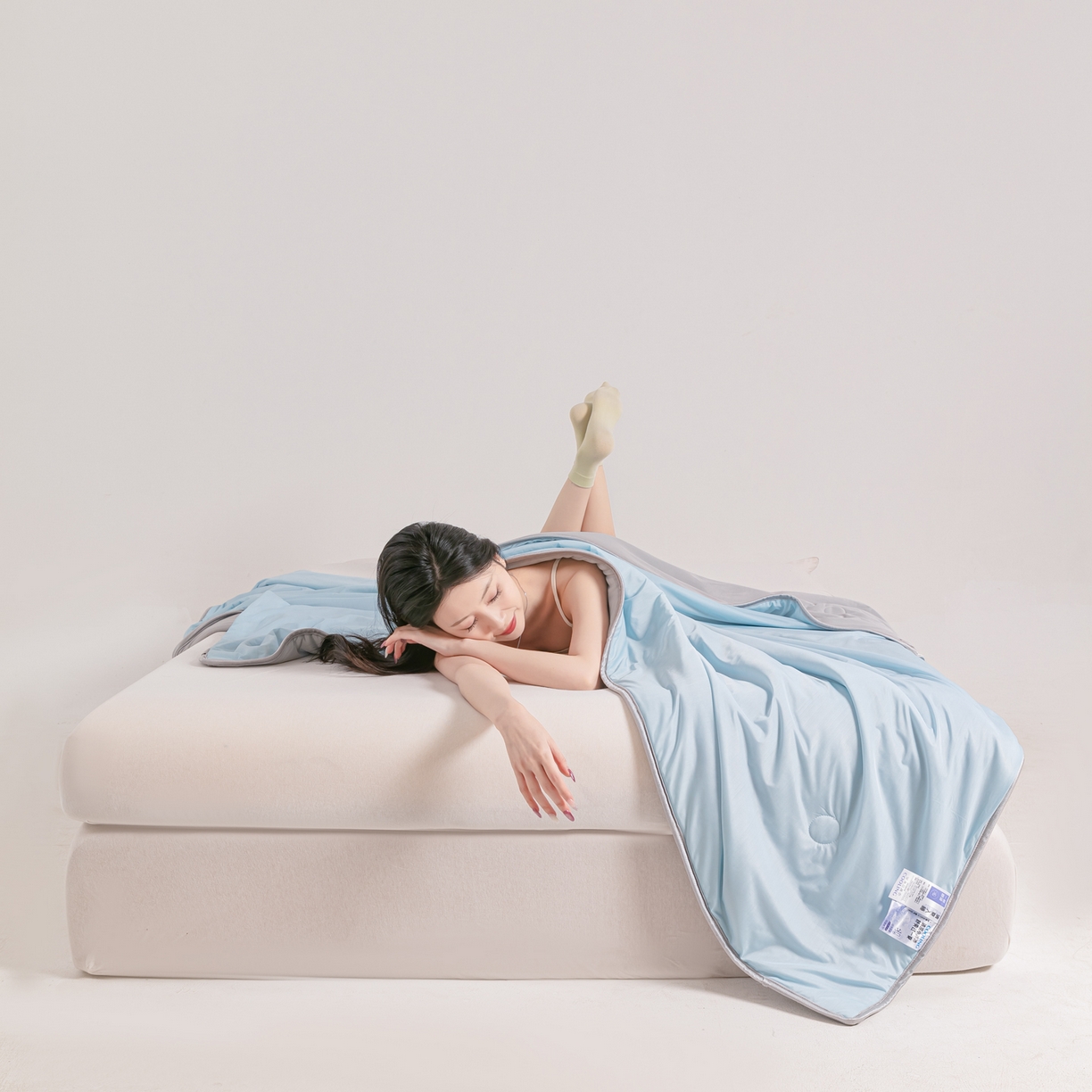 91家纺网 家纺一手货源 找家纺 小老弟 2026新款凉感纯色双拼色夏被被子被芯 双拼蓝灰