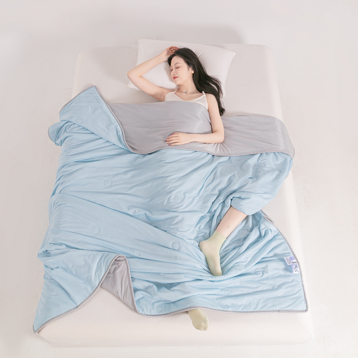 91家纺网 家纺一手货源 找家纺 小老弟 2026新款凉感纯色双拼色夏被被子被芯 双拼蓝灰