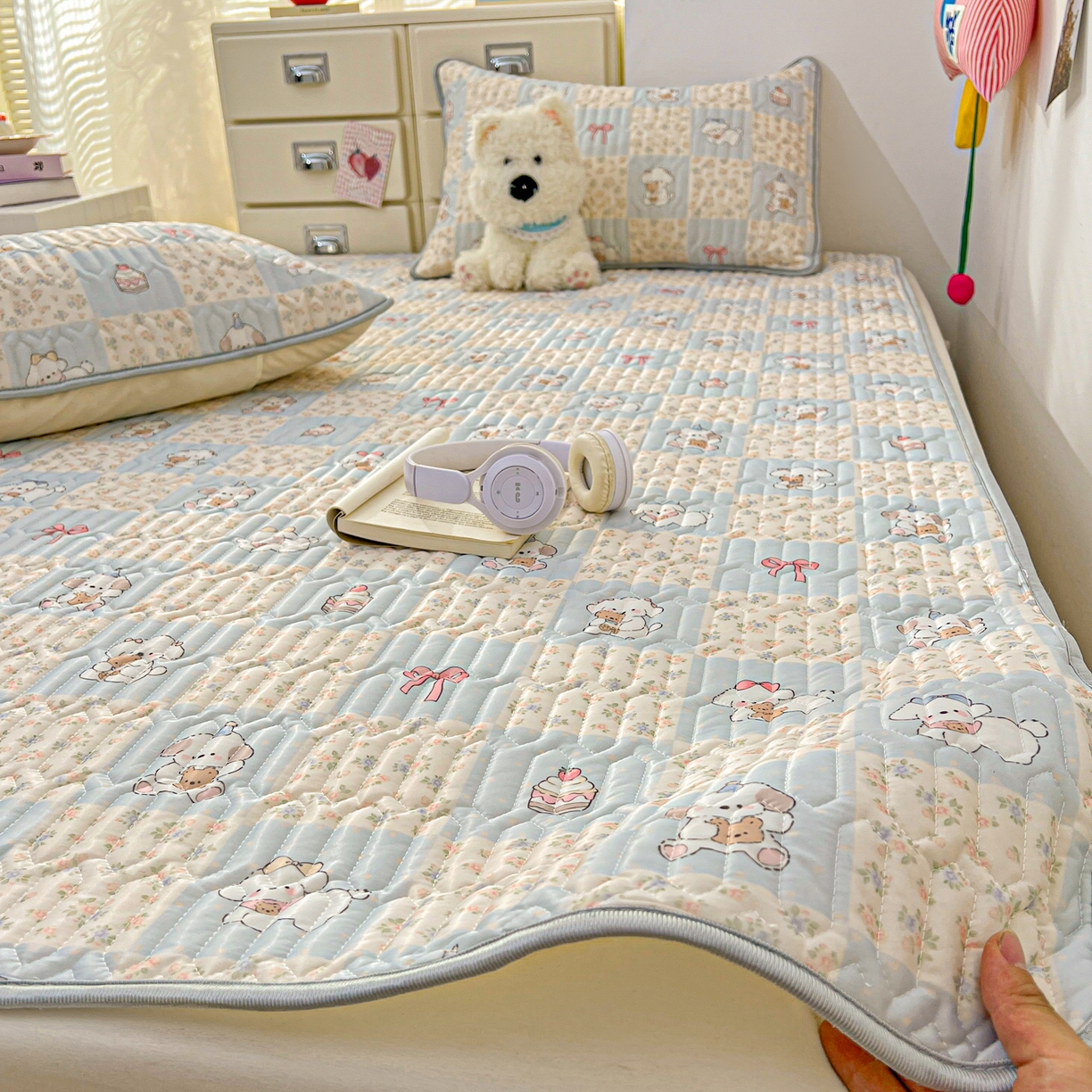 91家纺网 家纺一手货源 找家纺 川悦生活 2026春夏新款凉感丝凉席凉席席子 蓝格奶狗