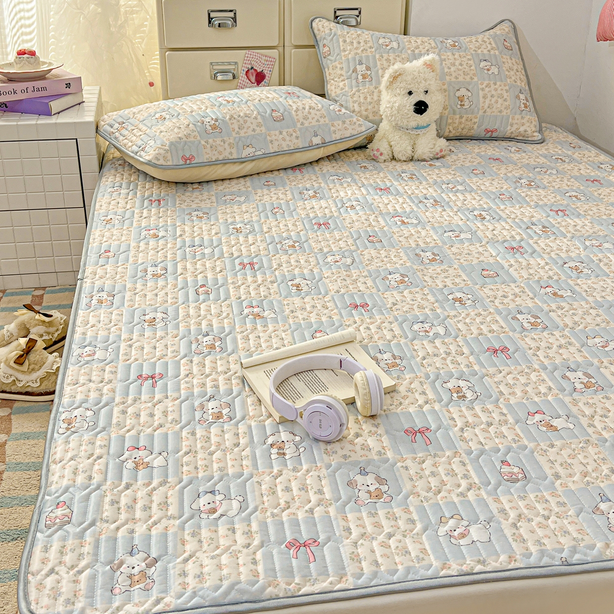 91家纺网 家纺一手货源 找家纺 川悦生活 2026春夏新款凉感丝凉席凉席席子 蓝格奶狗