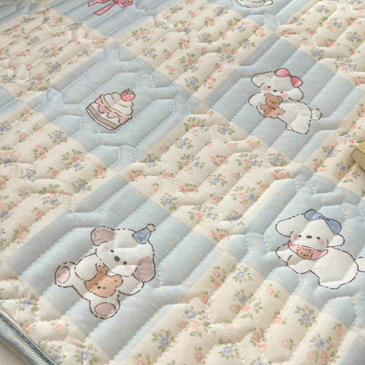 91家纺网 家纺一手货源 找家纺 川悦生活 2026春夏新款凉感丝凉席凉席席子 蓝格奶狗