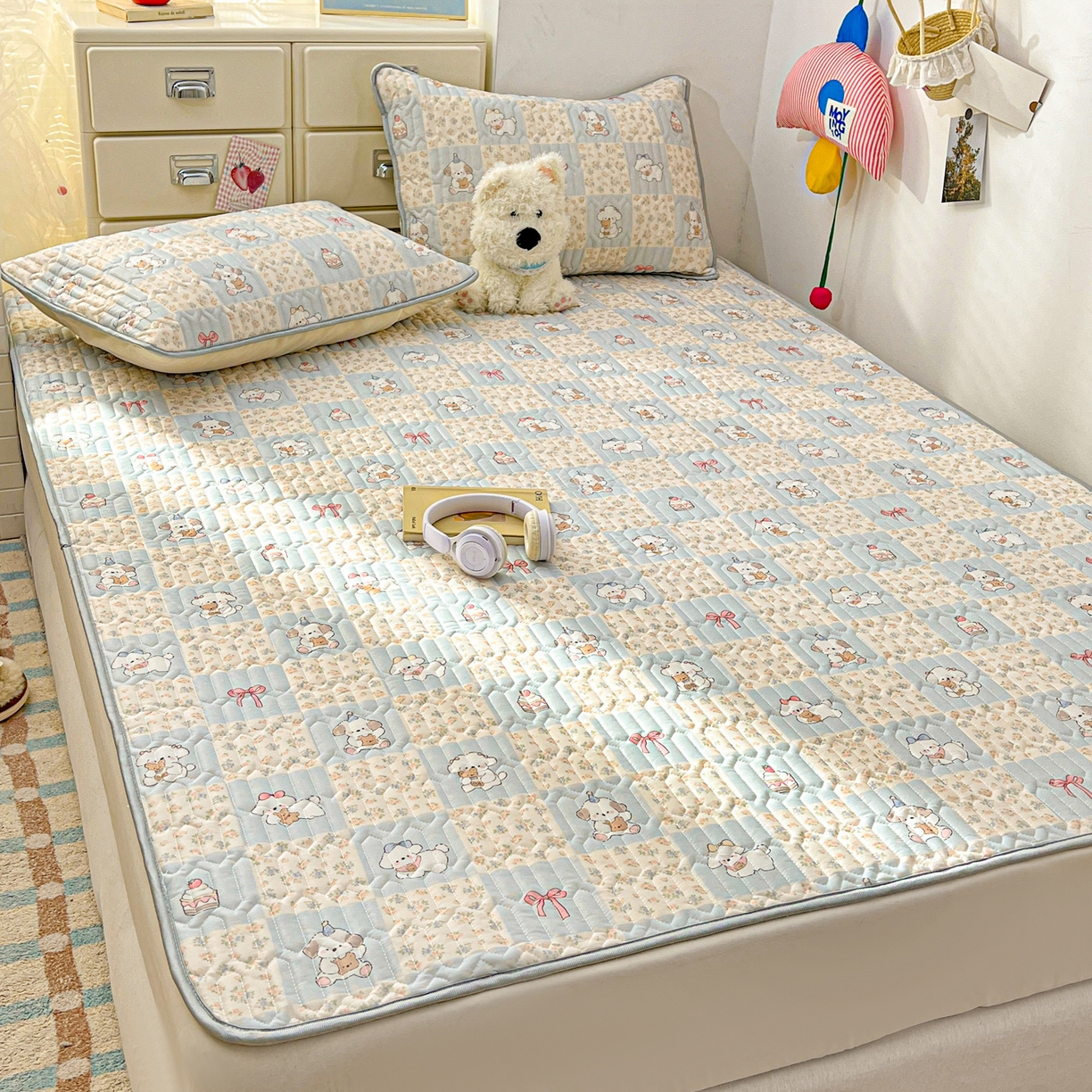 91家纺网 家纺一手货源 找家纺 川悦生活 2026春夏新款凉感丝凉席凉席席子 蓝格奶狗