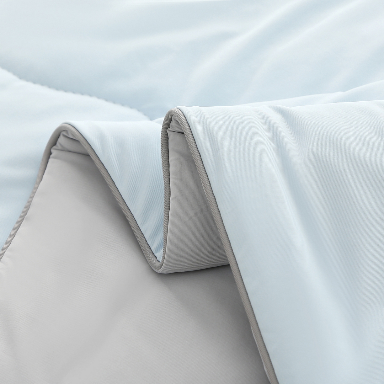 91家纺网 家纺一手货源 找家纺 亚龙工厂店 2026新款某岛同款云母冰丝凉感瓜瓜被 天蓝+灰色