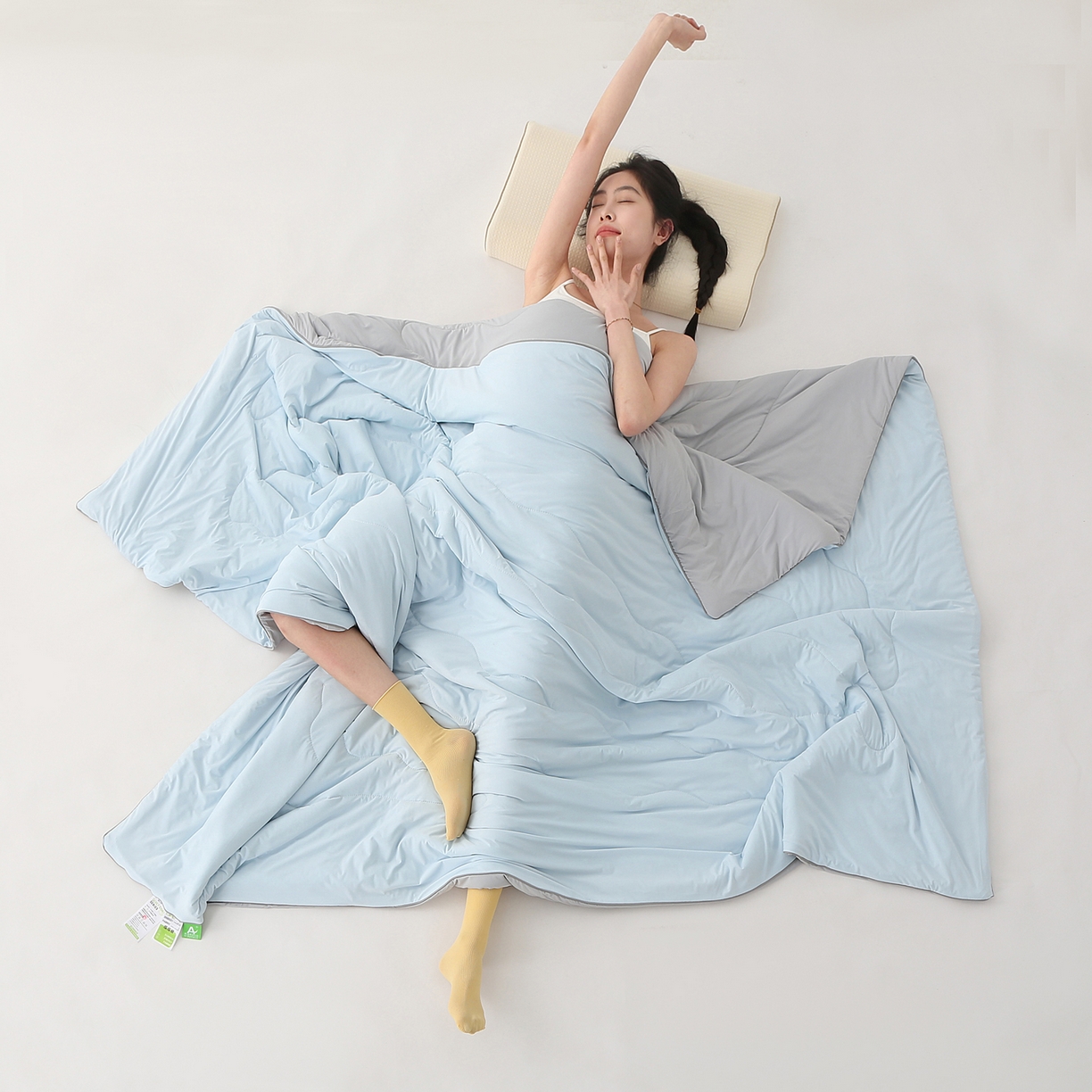 91家纺网 家纺一手货源 找家纺 亚龙工厂店 2026新款某岛同款云母冰丝凉感瓜瓜被 天蓝+灰色