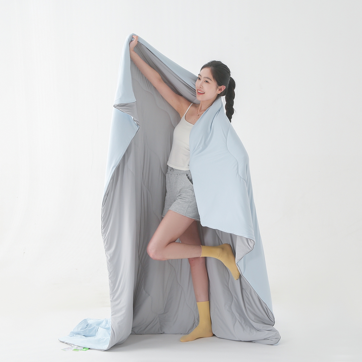 91家纺网 家纺一手货源 找家纺 亚龙工厂店 2026新款某岛同款云母冰丝凉感瓜瓜被 天蓝+灰色